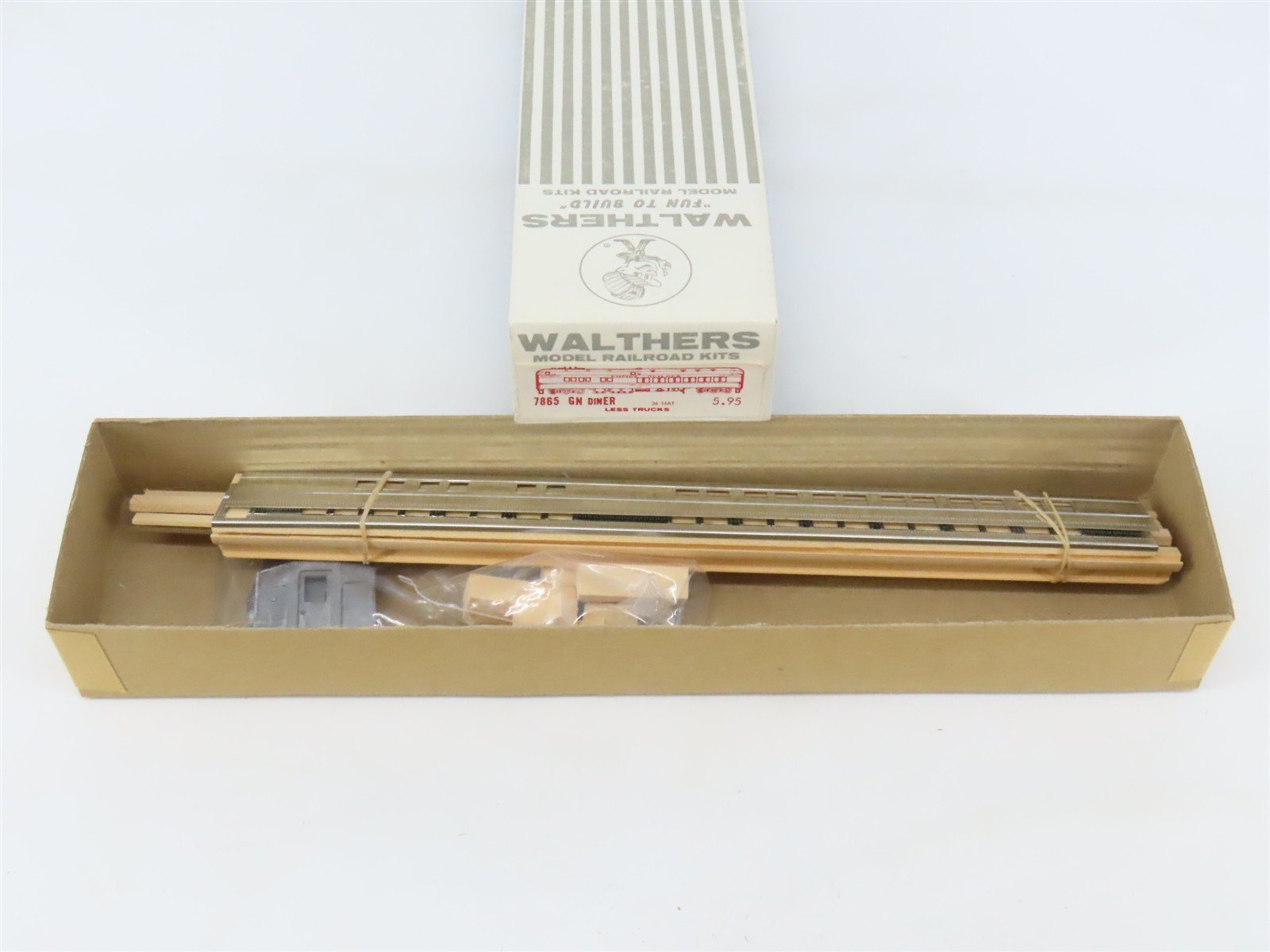 HO Scale Walthers Kit #7865 Undecorated GN "Empire Builder" Diner Passenger Car