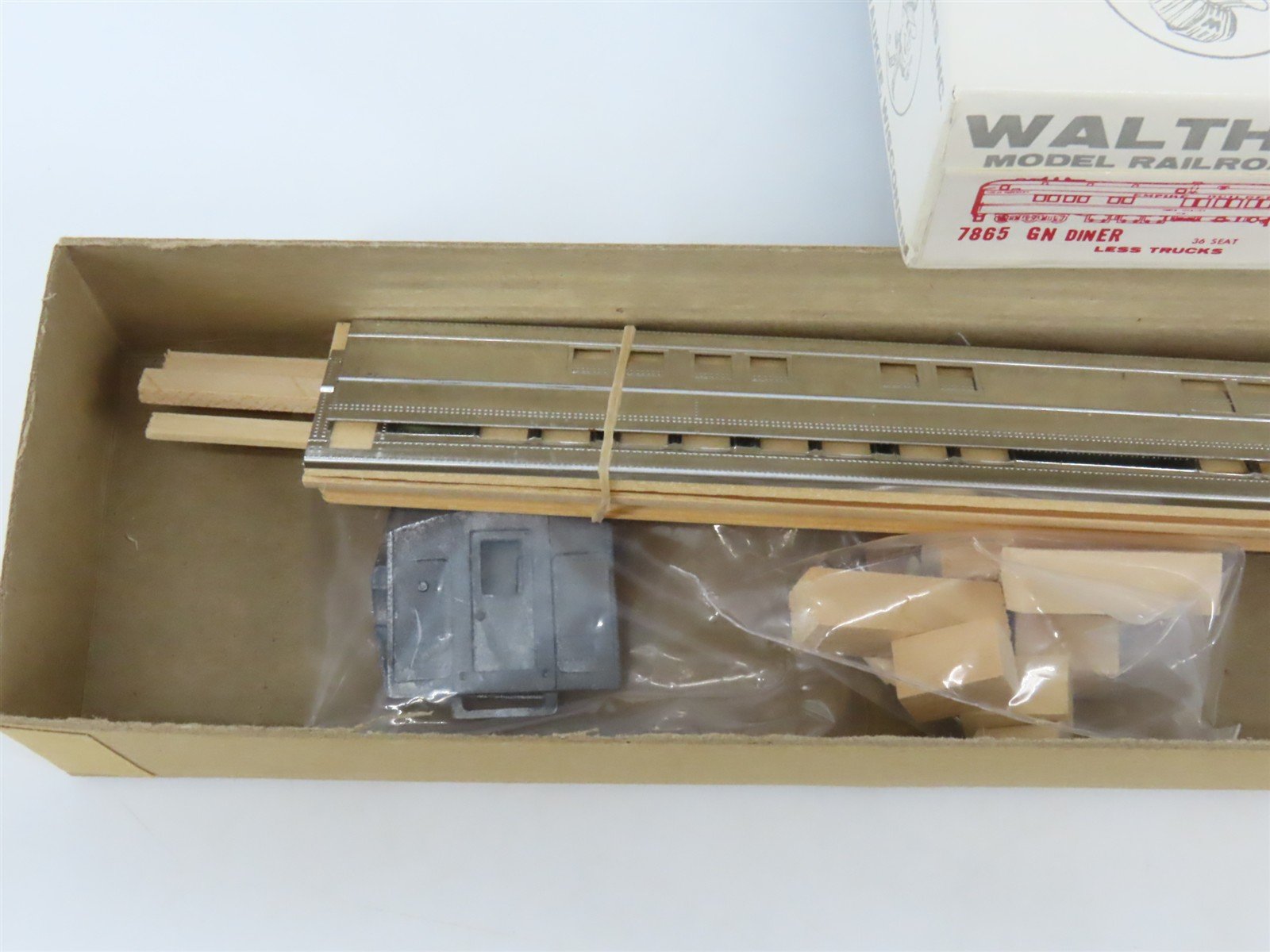 HO Scale Walthers Kit #7865 Undecorated GN 