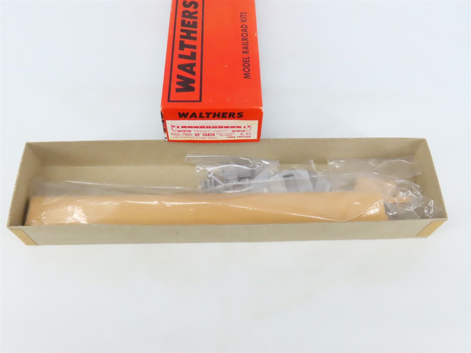 HO Scale Walthers Kit #933-7883 Undecorated 80' Paired-Window Coach Passenger