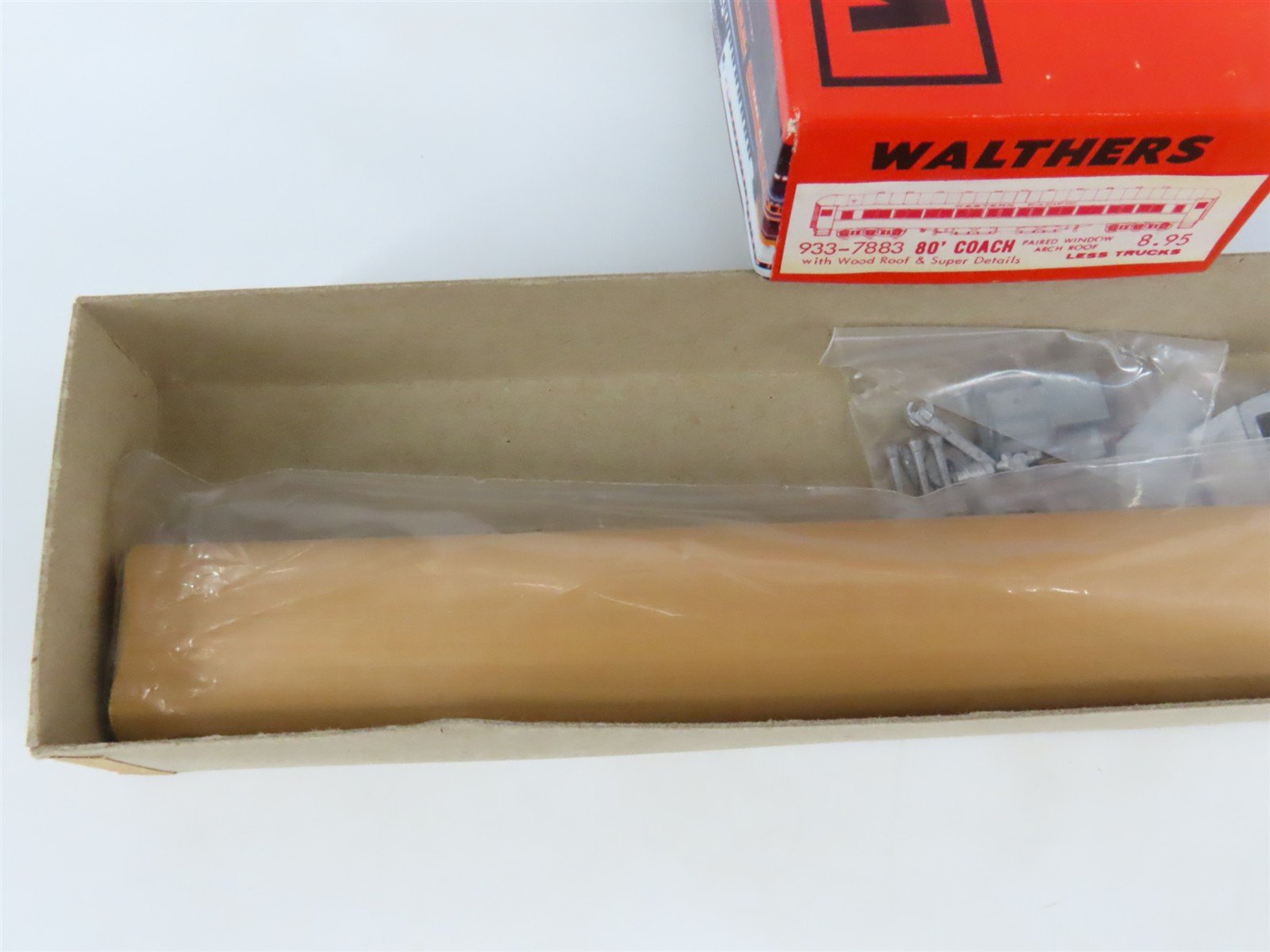 HO Scale Walthers Kit #933-7883 Undecorated 80' Paired-Window Coach Passenger
