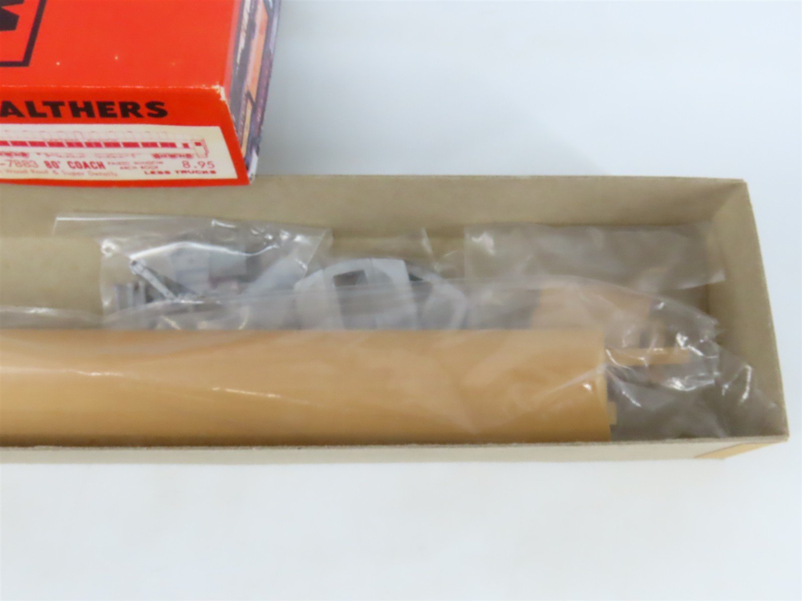 HO Scale Walthers Kit #933-7883 Undecorated 80' Paired-Window Coach Passenger