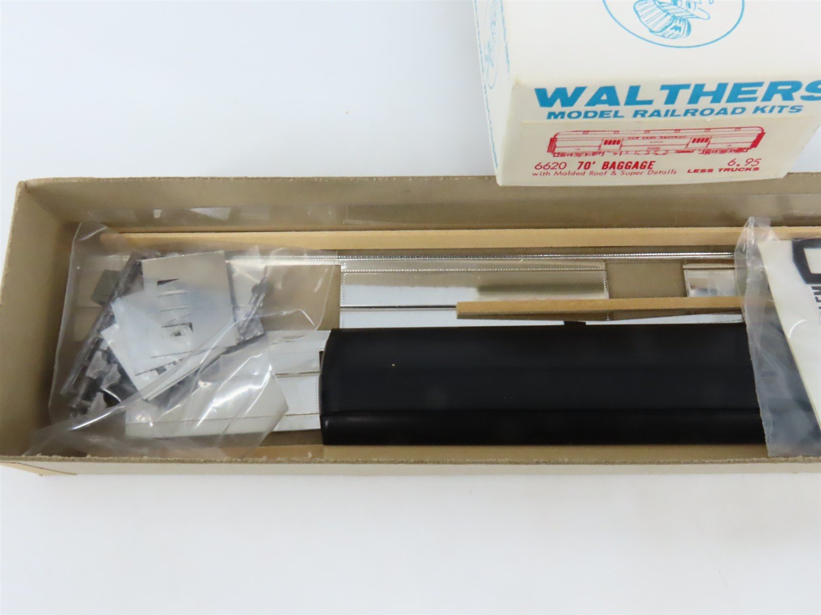 HO Scale Walthers Kit #6620 Undecorated 70' Baggage Passenger Car