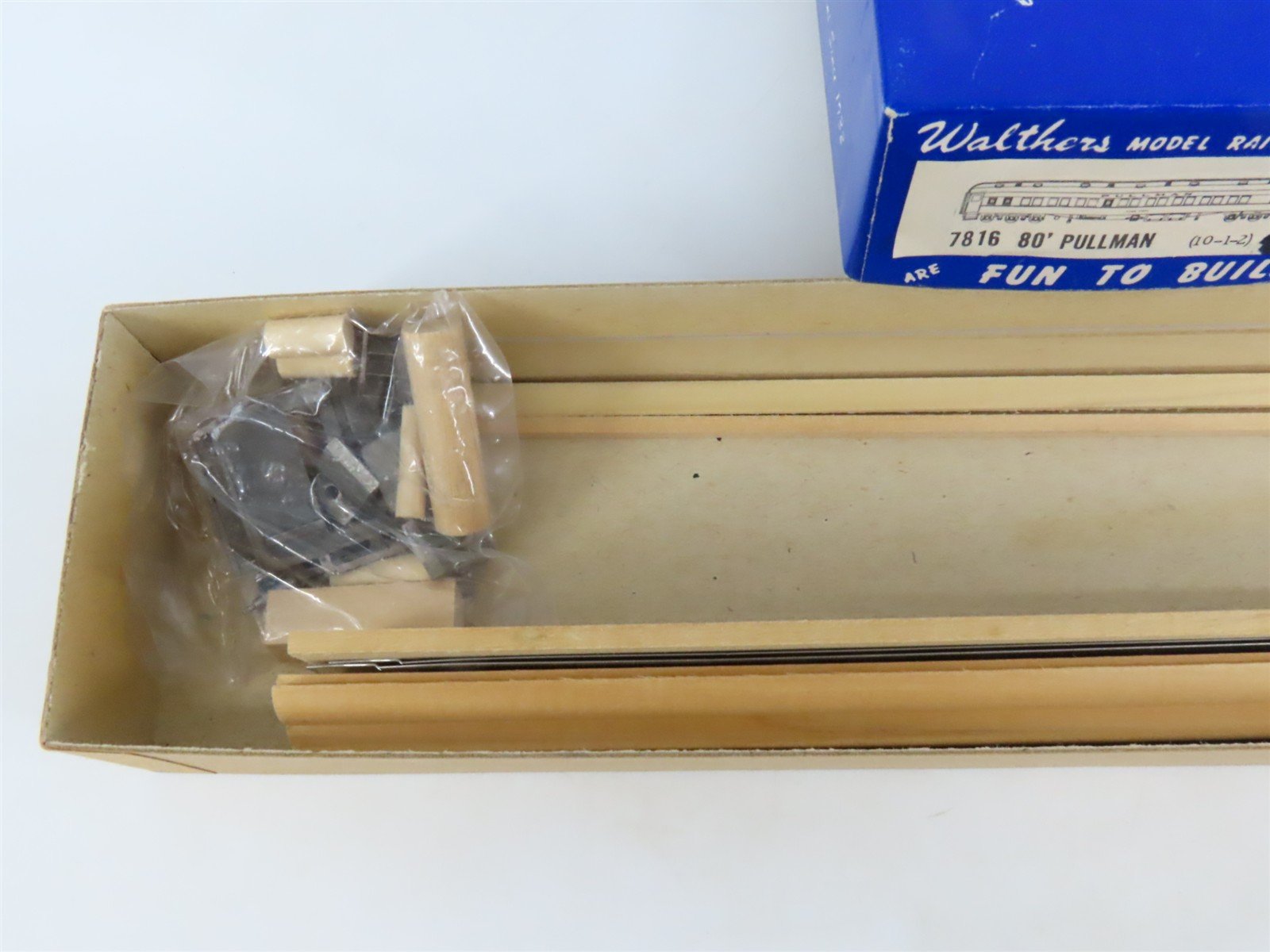 HO Scale Walthers Kit #7816 Undecorated 80' Pullman 10-1-2 Sleeper Passenger Car