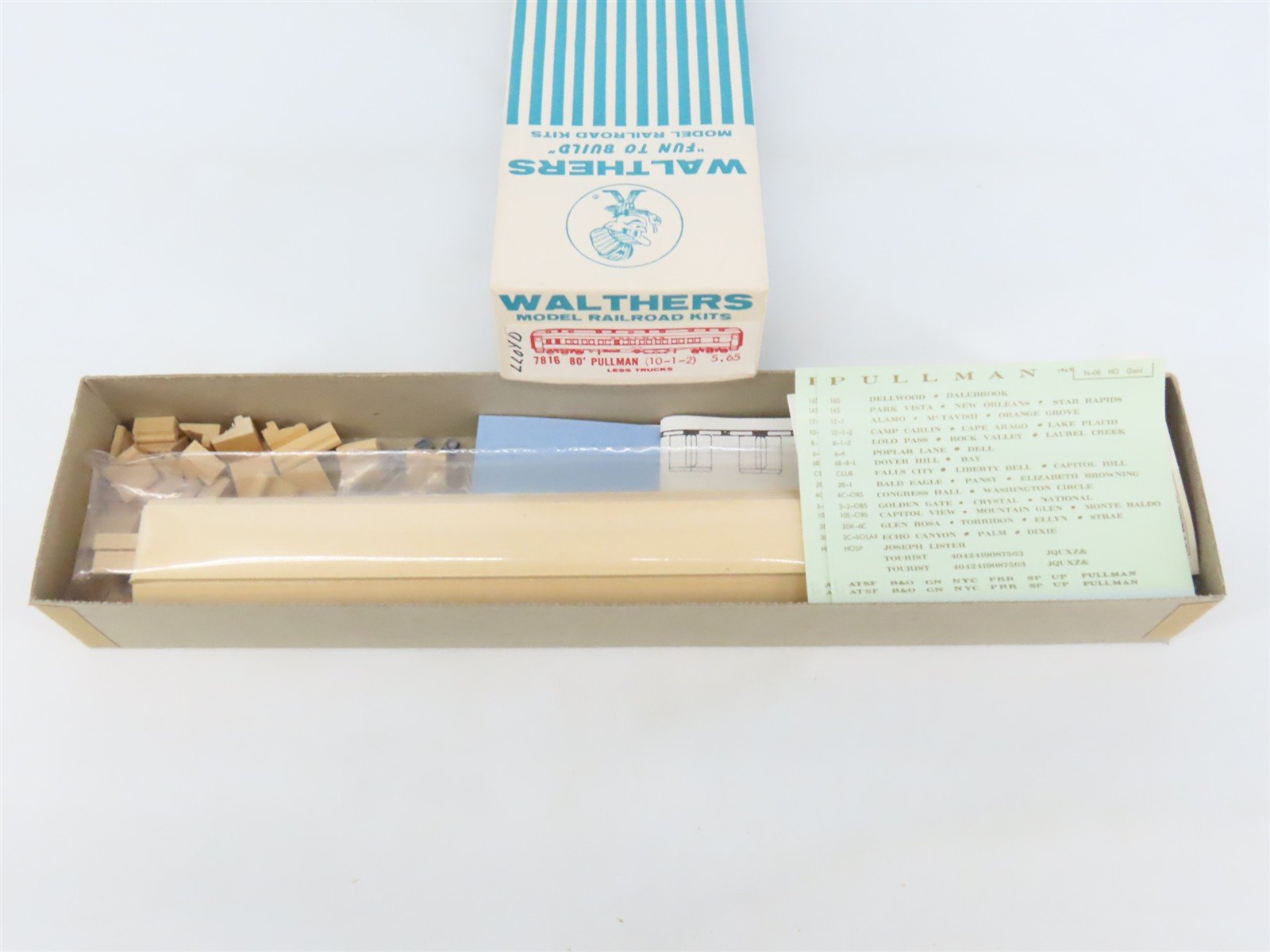 HO Scale Walthers Kit #7816 Undecorated 80' Pullman 10-1-2 Sleeper Passenger Car