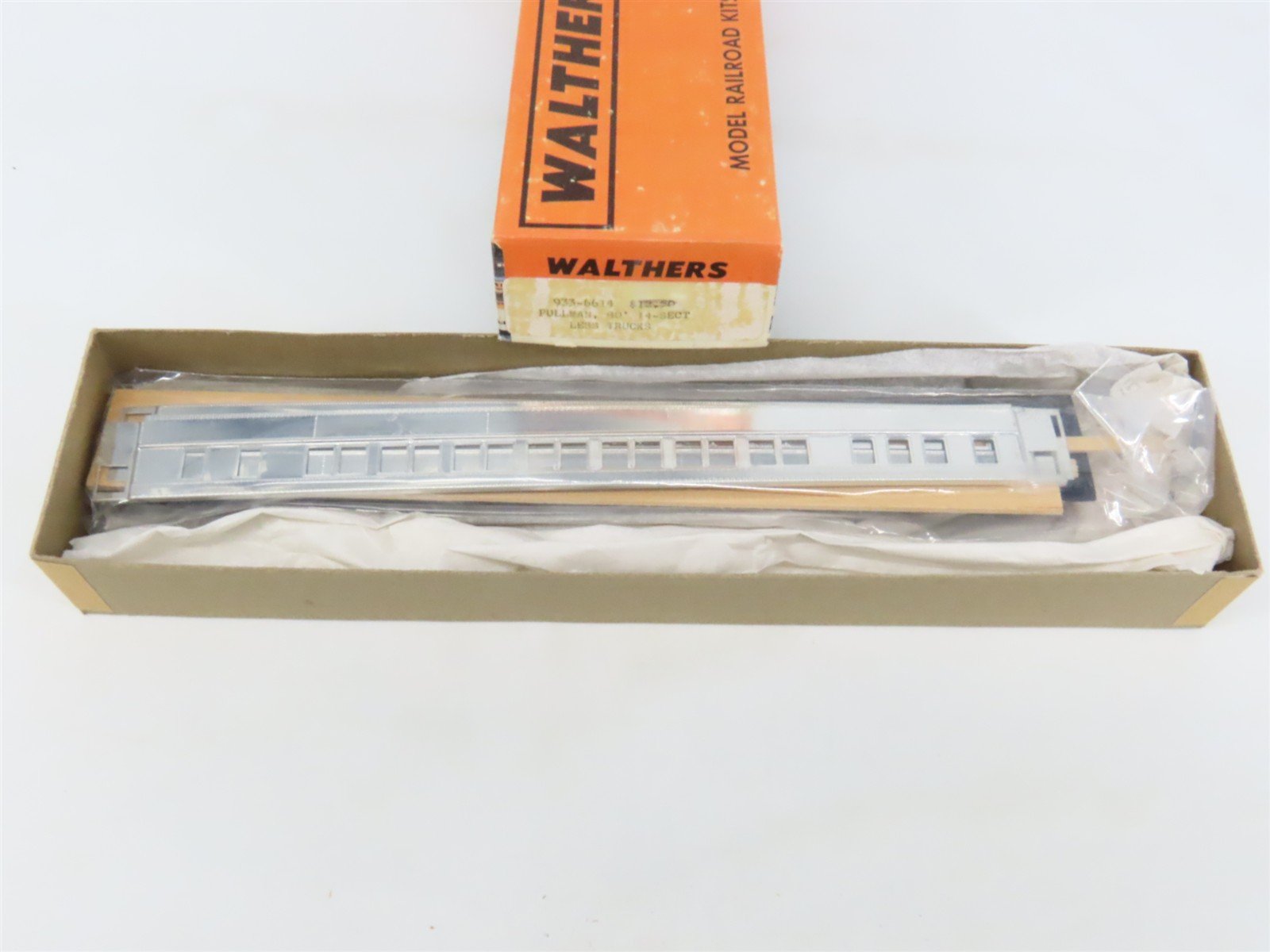 HO Scale Walthers Kit #933-6614 Undecorated Pullman 14-Section Passenger Car