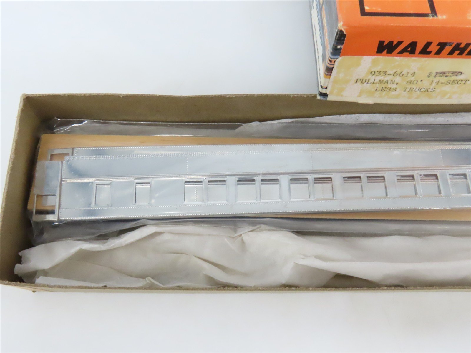 HO Scale Walthers Kit #933-6614 Undecorated Pullman 14-Section Passenger Car