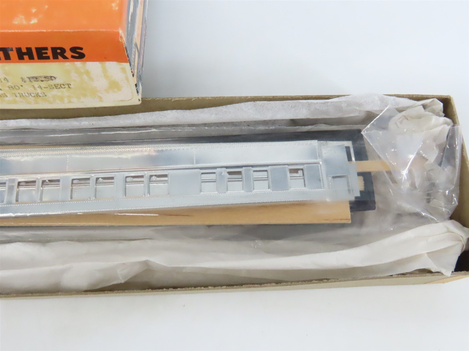HO Scale Walthers Kit #933-6614 Undecorated Pullman 14-Section Passenger Car