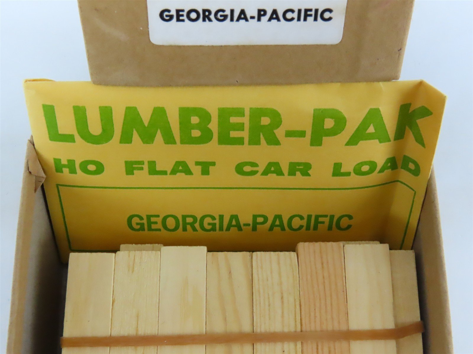 HO Scale Kit Georgia-Pacific Lumber-Pak Freight Load for Flat Cars