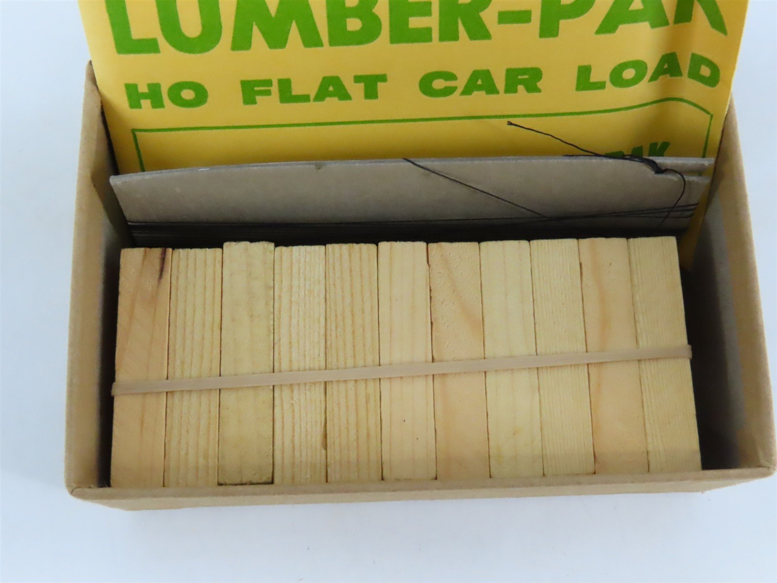 HO Scale Kit Weyerhaeuser Lumber-Pak Freight Load for Flat Cars