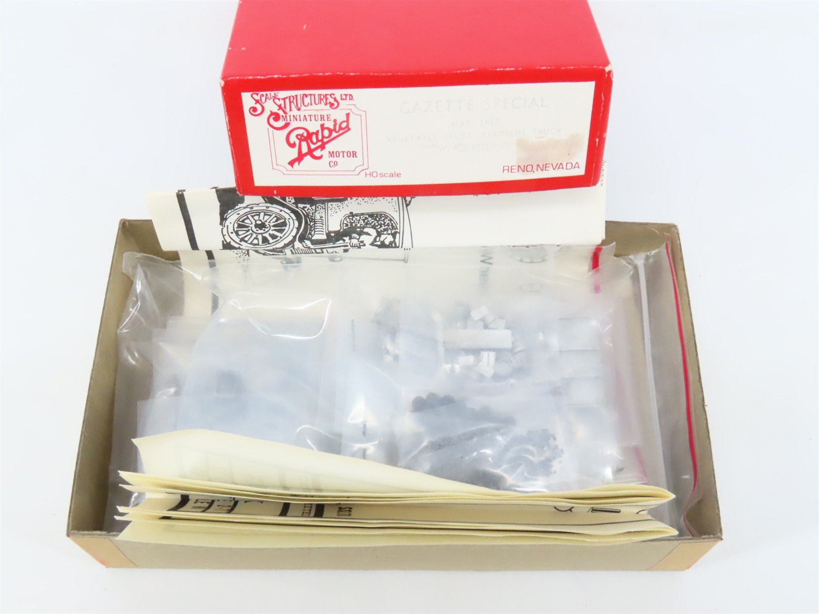HO Scale Structures SS LTD Kit Gazette Special Vegetable & Kerosene Trucks Set