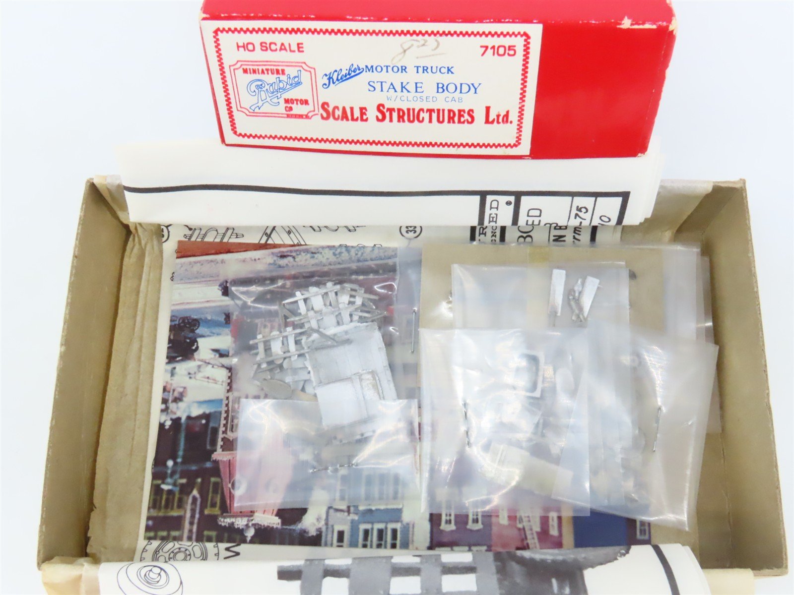 HO 1/87 Scale Structures SS LTD Kit #7105 Kleiber Stake Body Closed Cab Truck