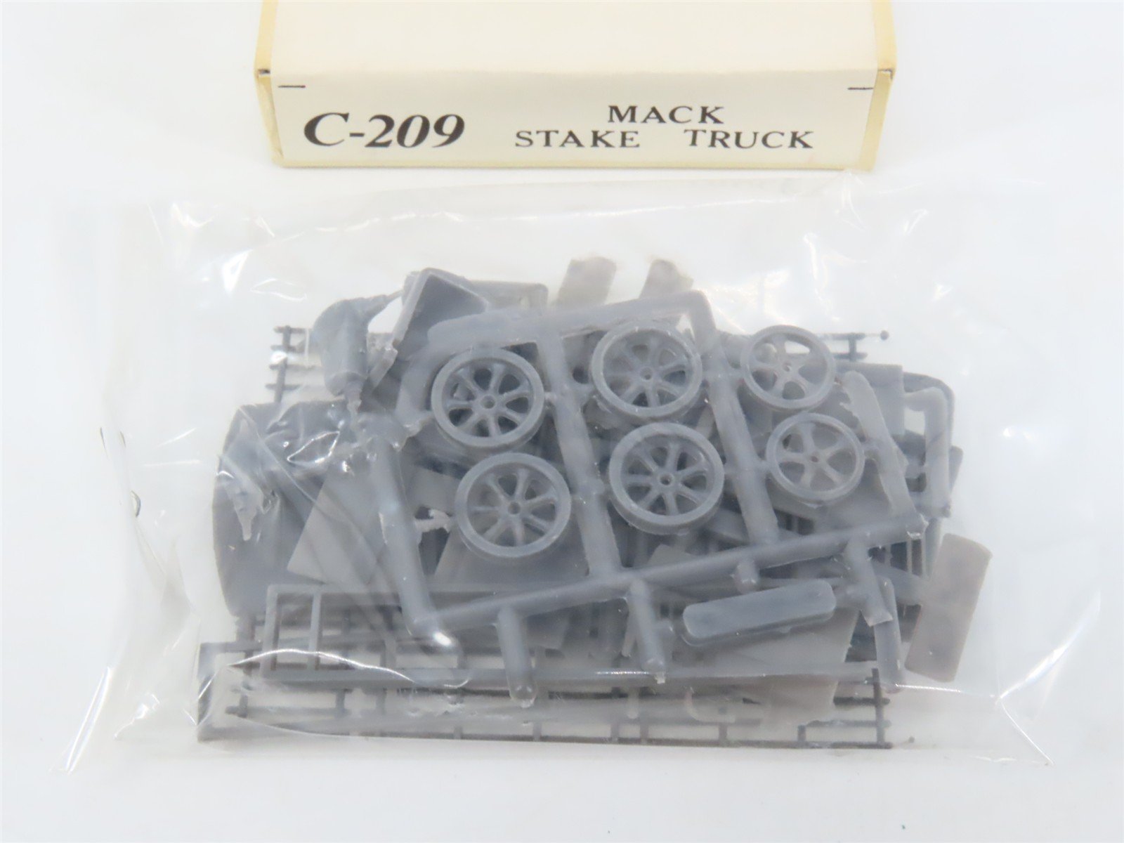 HO 1/87 Scale Jordan Highway Miniatures Kit #C-209 Mack Stake Truck