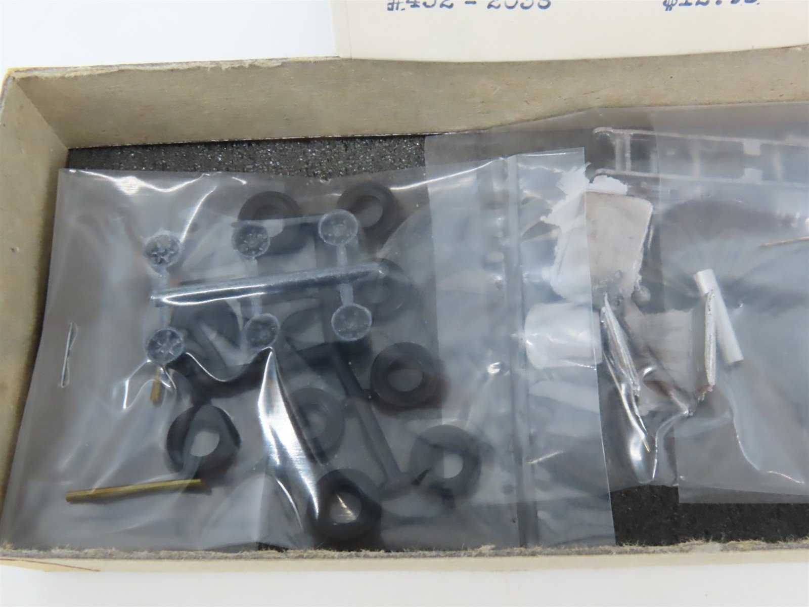 HO 1/87 Scale LeeTown Kit #432-2038 BQ Mack Heavy Duty Ribbed-Side Dump Truck