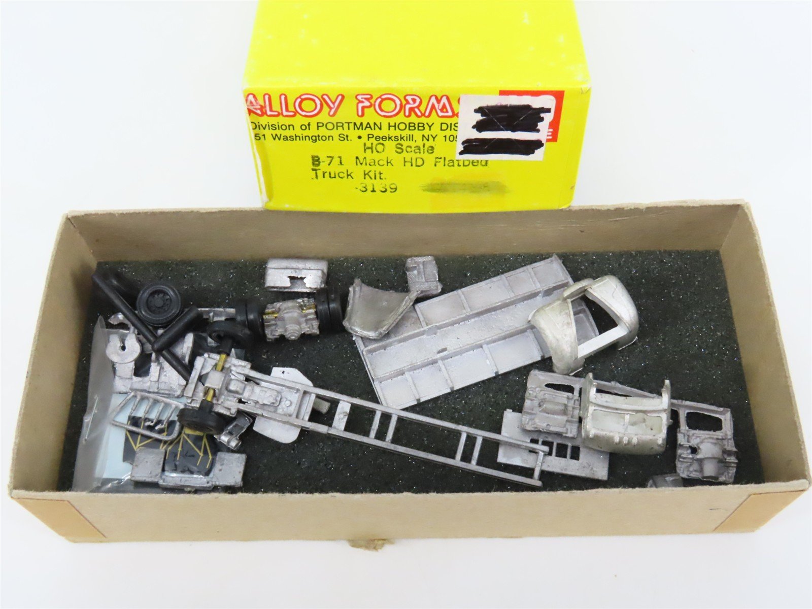 HO 1/87 Scale Alloy Forms Kit #3139 B-71 Mack Heavy Duty Flatbed Truck