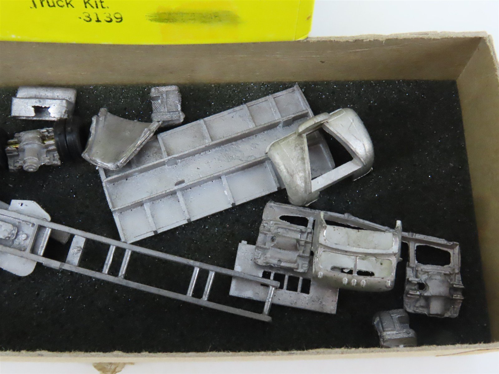HO 1/87 Scale Alloy Forms Kit #3139 B-71 Mack Heavy Duty Flatbed Truck