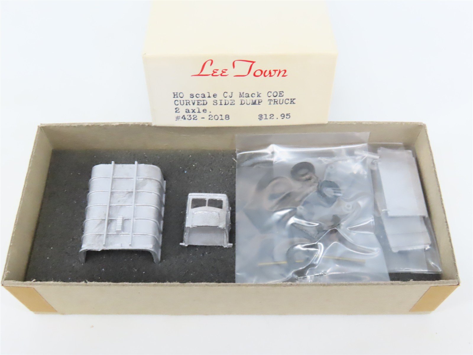HO 1/87 Scale LeeTown Kit #432-2018 CJ Mack COE Curved-Side Dump Truck