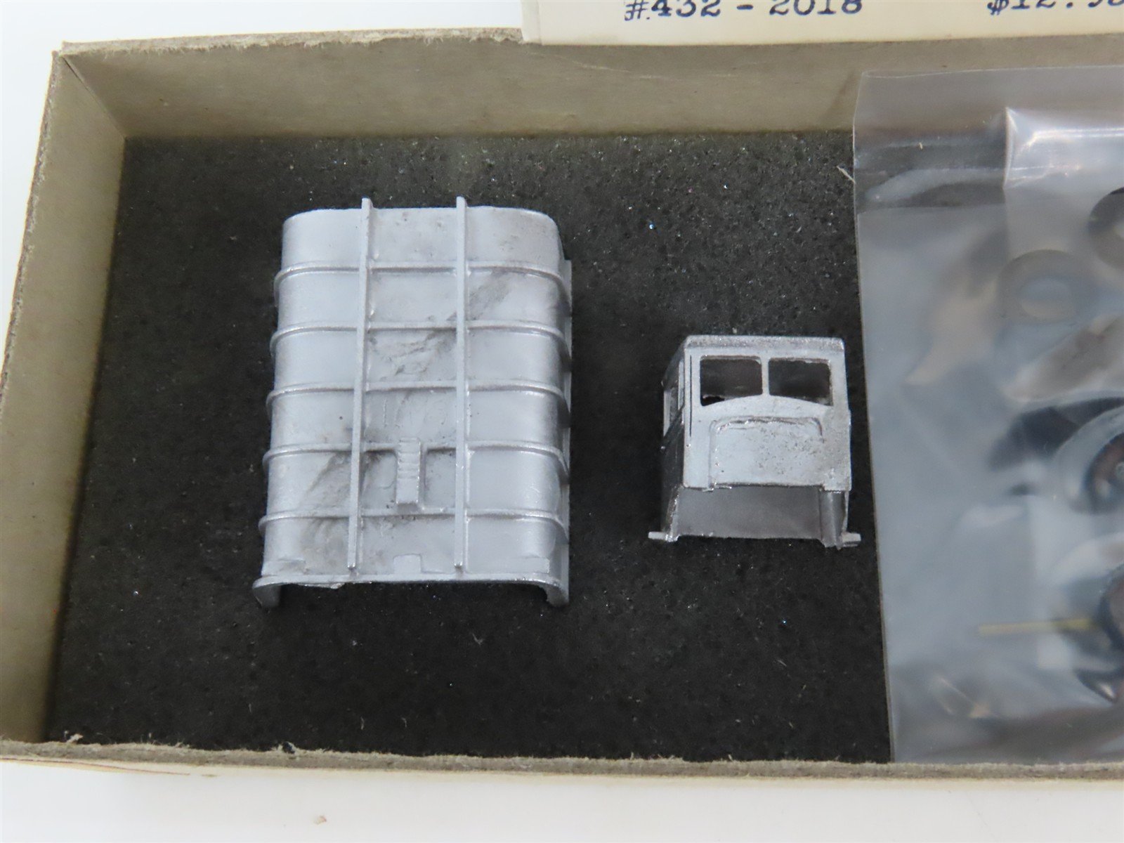 HO 1/87 Scale LeeTown Kit #432-2018 CJ Mack COE Curved-Side Dump Truck