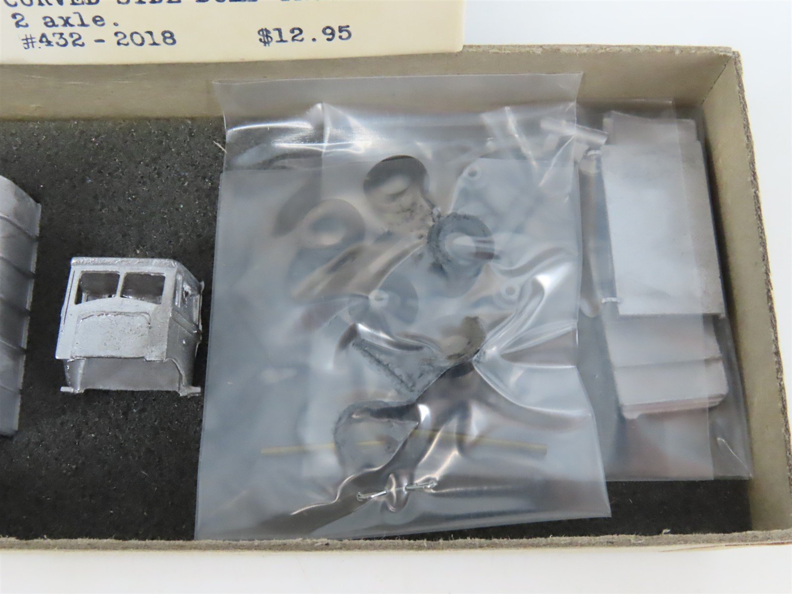 HO 1/87 Scale LeeTown Kit #432-2018 CJ Mack COE Curved-Side Dump Truck