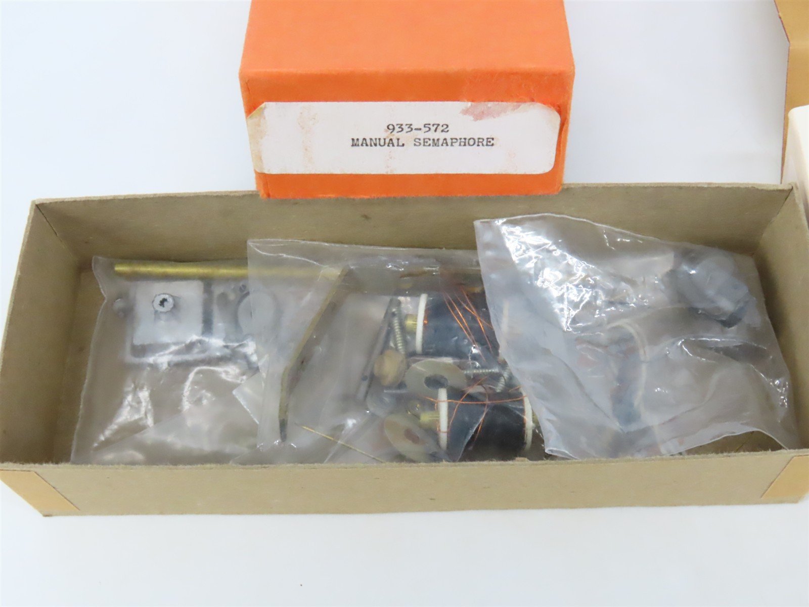LOT of 2 O 1/48 Scale Walthers 933-572 Manual Semaphore Signals