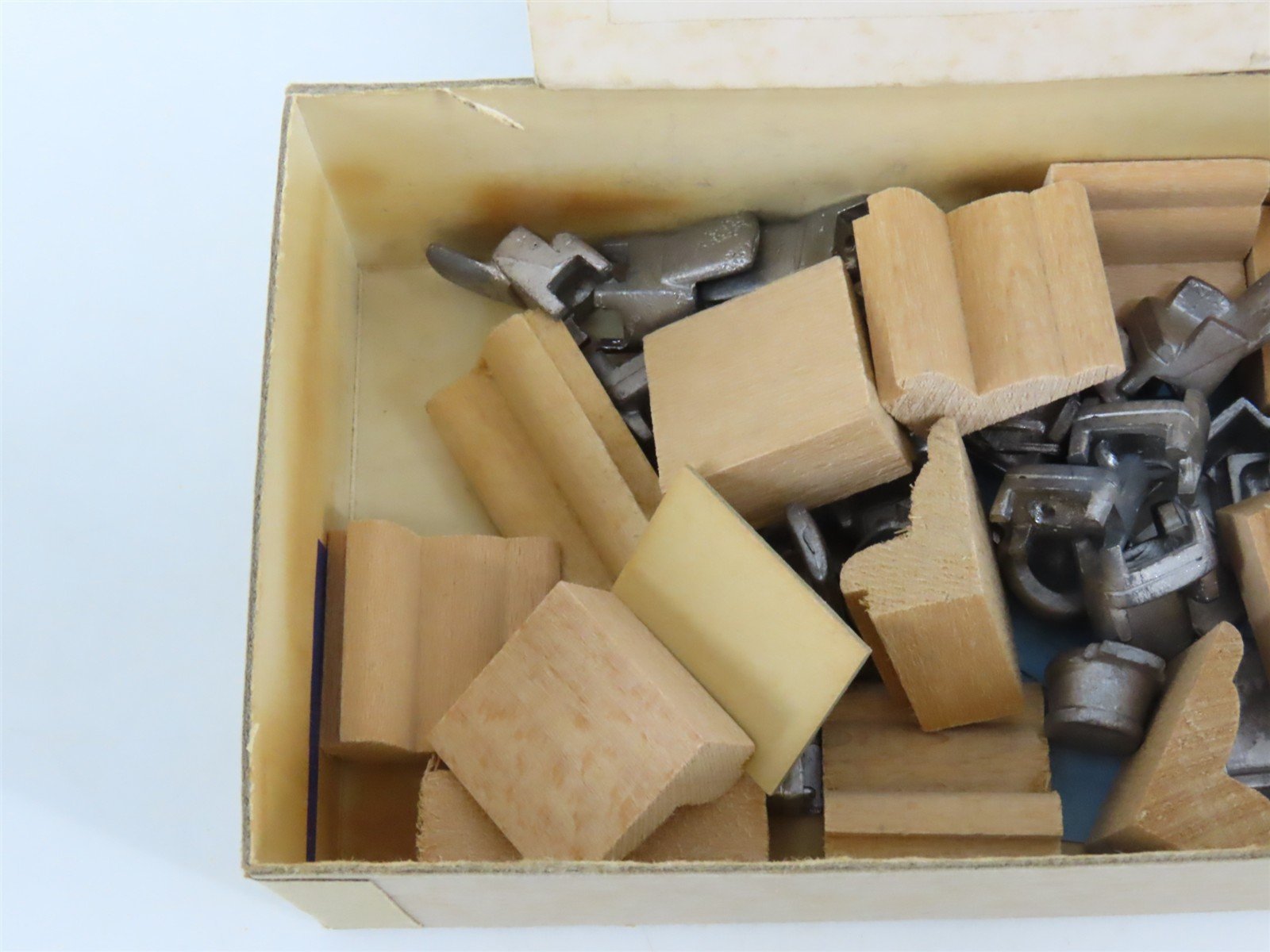 O 1/48 Scale Walthers U676 Solarium Passenger Interior Detailing Kit