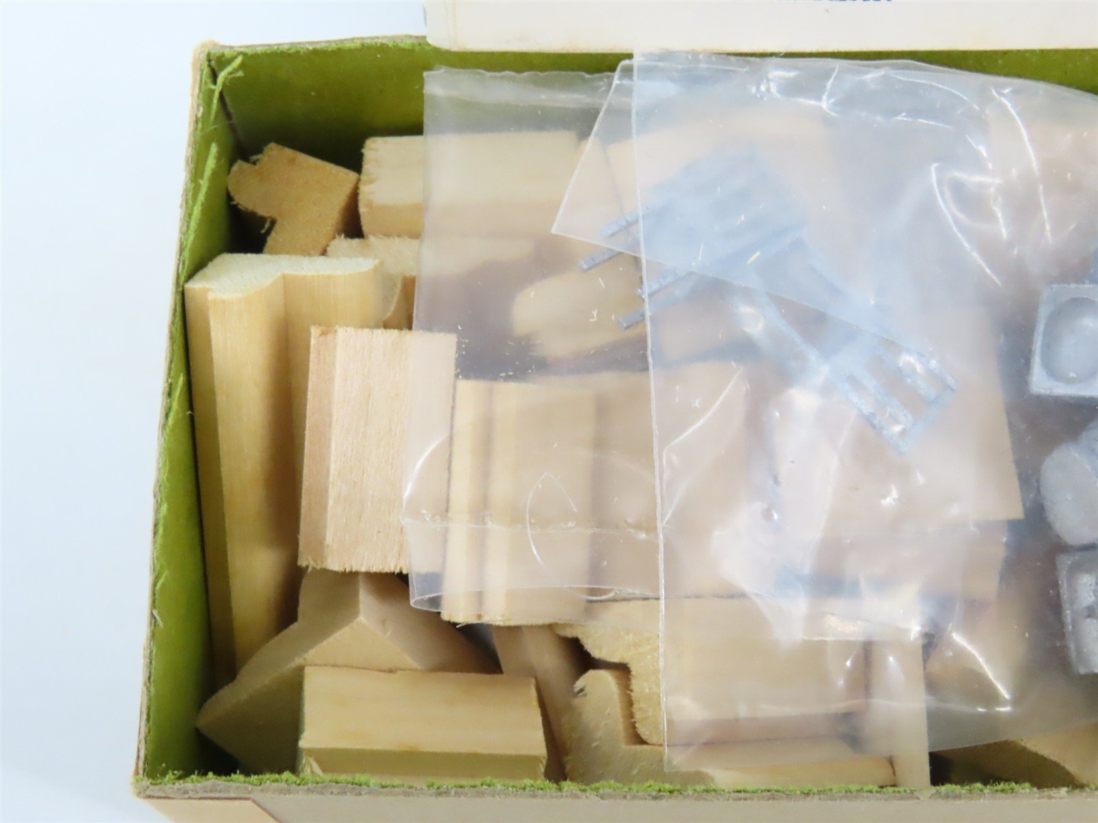 O 1/48 Scale Walthers U674 Pullman Passenger Interior Detailing Kit