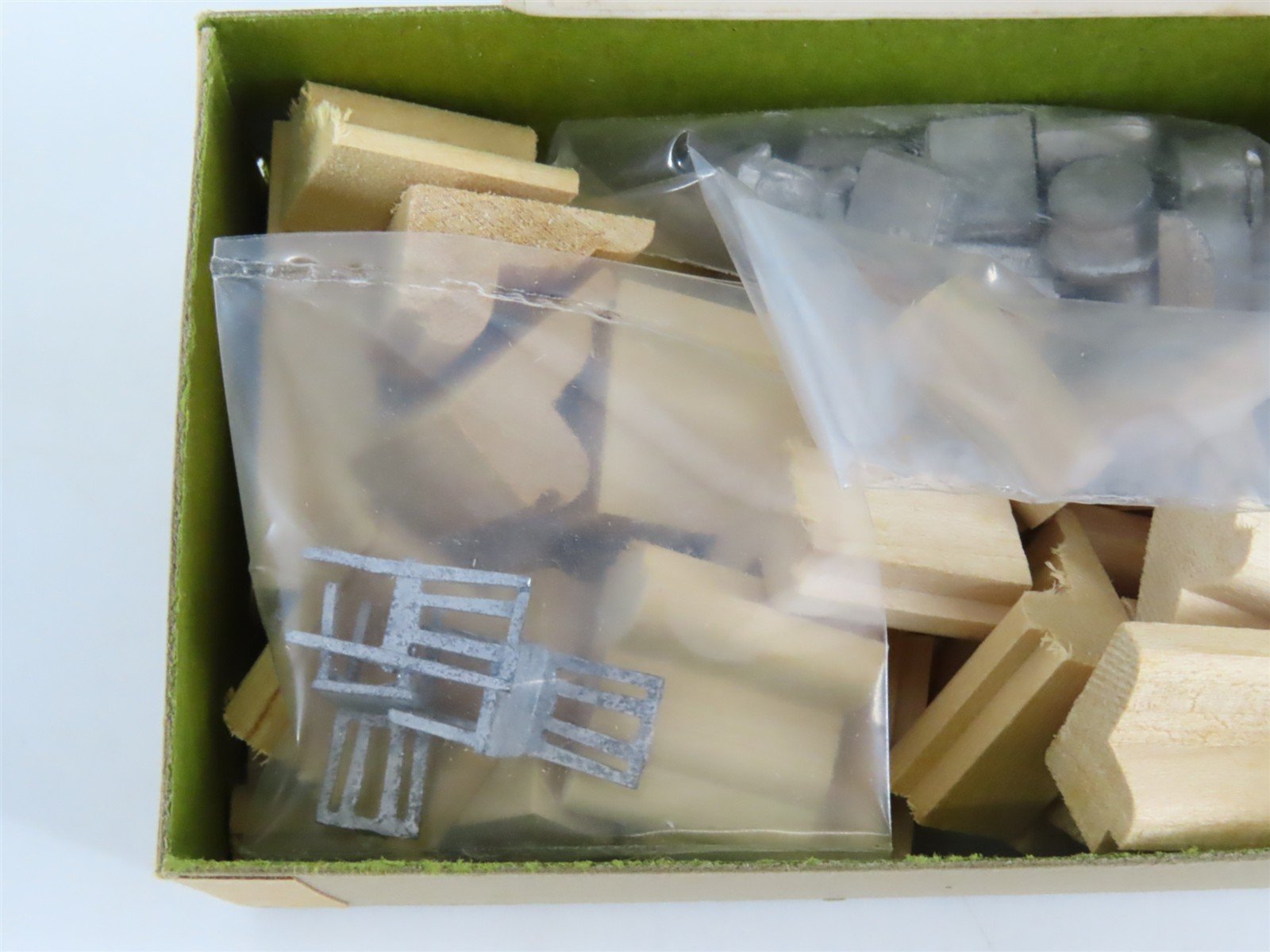 O 1/48 Scale Walthers U674 Pullman Passenger Interior Detailing Kit