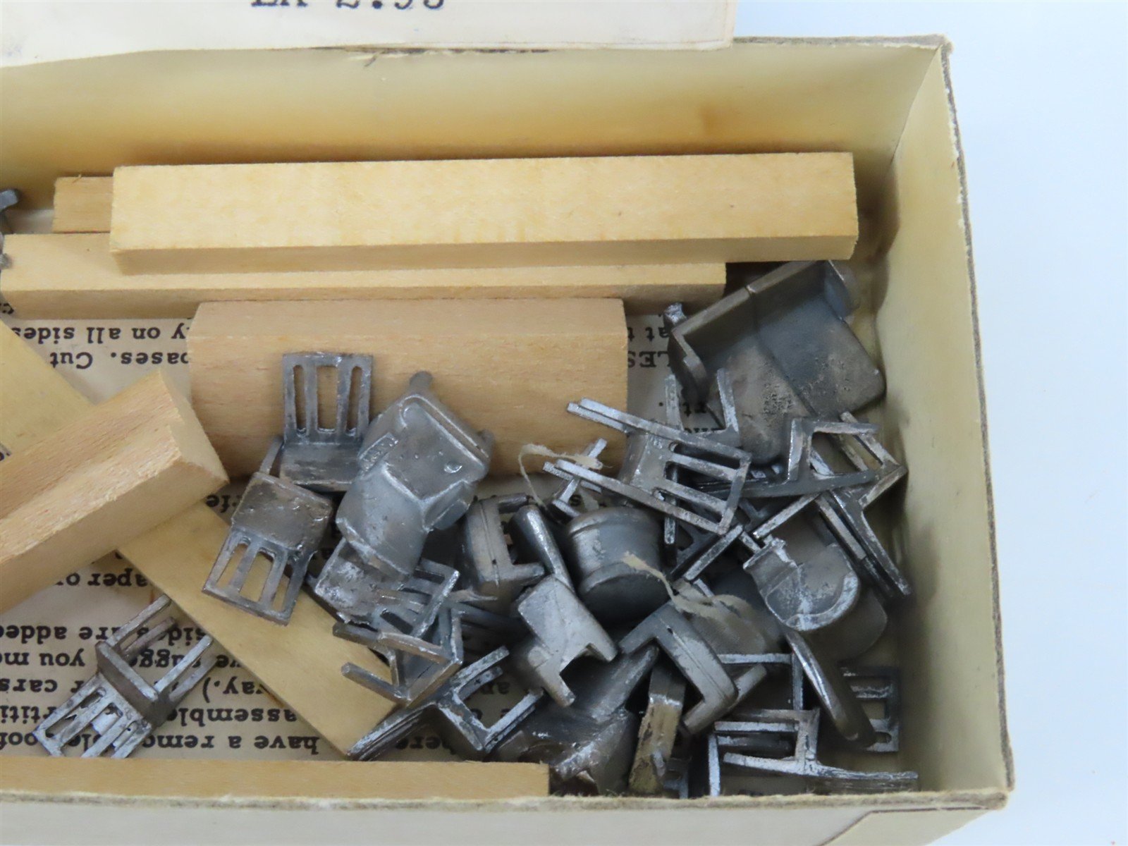 O 1/48 Scale Walthers U712 Solarium Diner Passenger Interior Detailing Kit