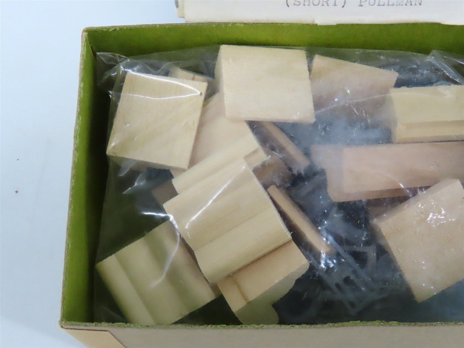O 1/48 Scale Walthers U729 Short Pullman Passenger Interior Detailing Kit