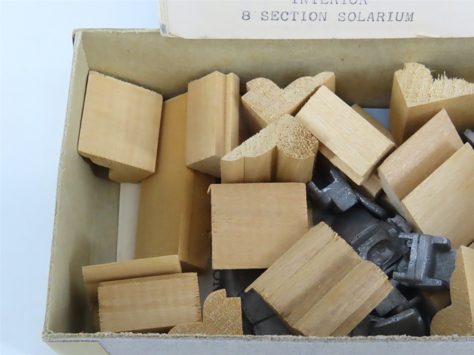 O 1/48 Scale Walthers U773 8-Section Solarium Passenger Interior Detailing Kit