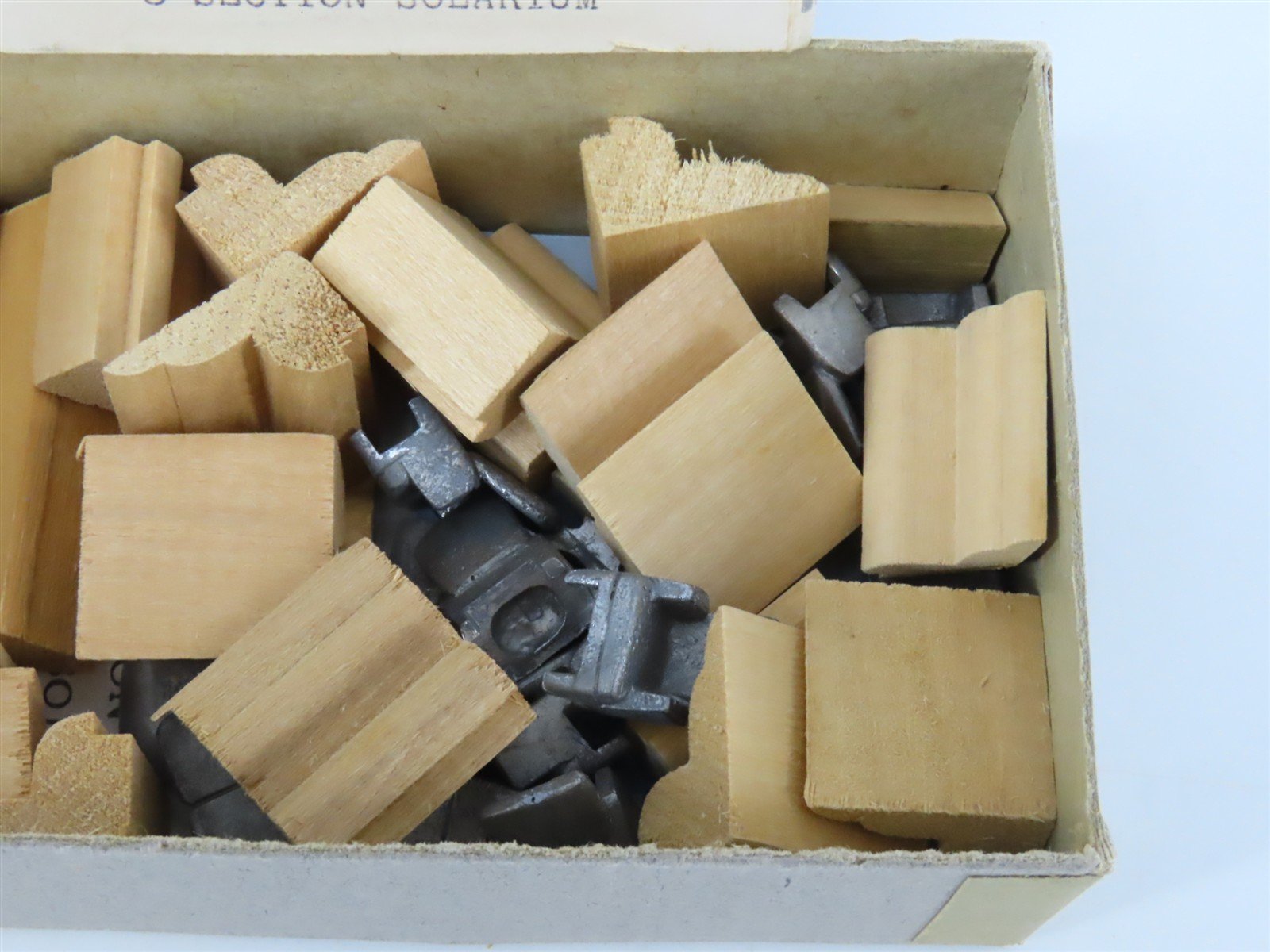 O 1/48 Scale Walthers U773 8-Section Solarium Passenger Interior Detailing Kit