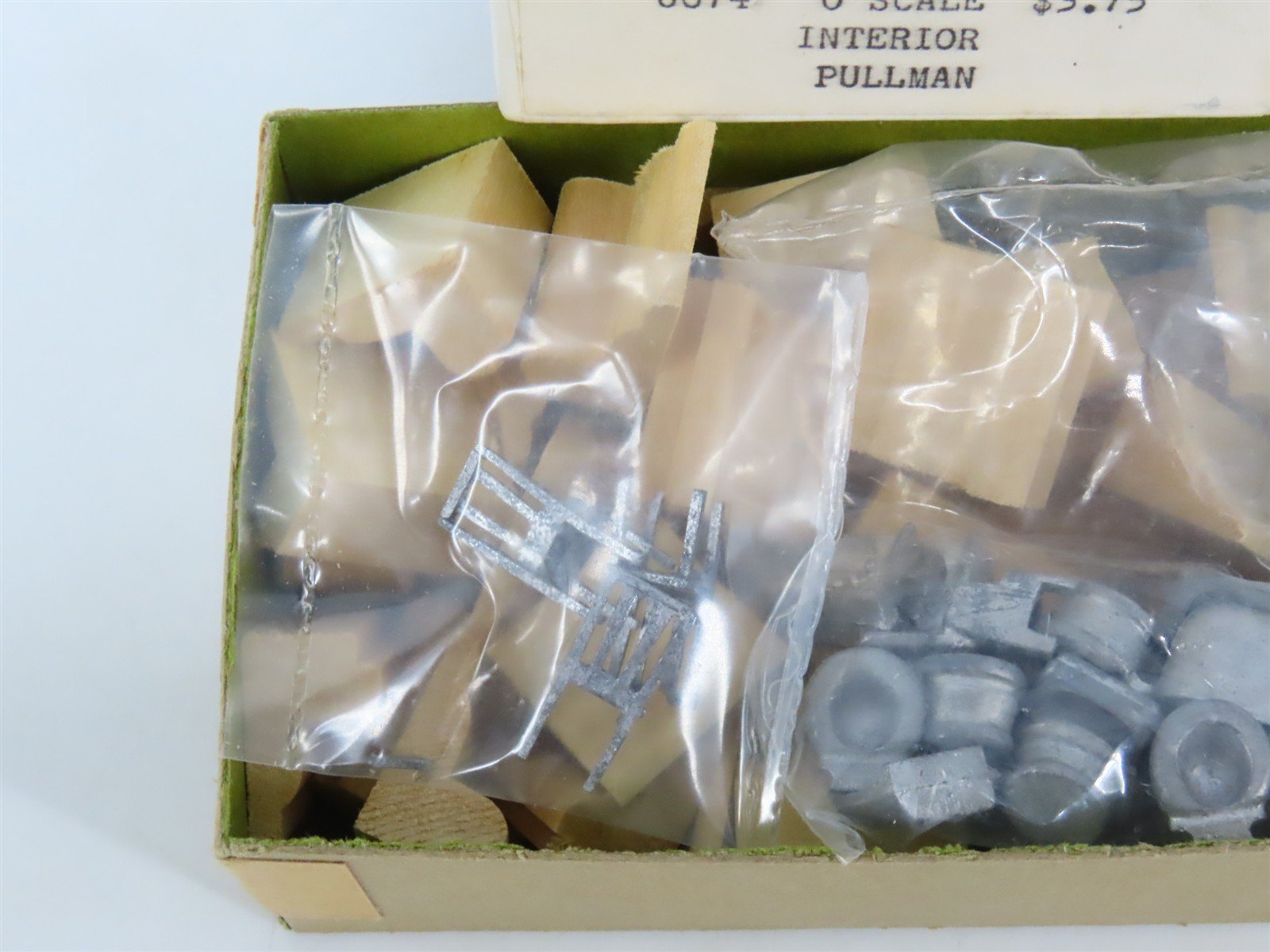 O 1/48 Scale Walthers U674 Pullman Passenger Interior Detailing Kit