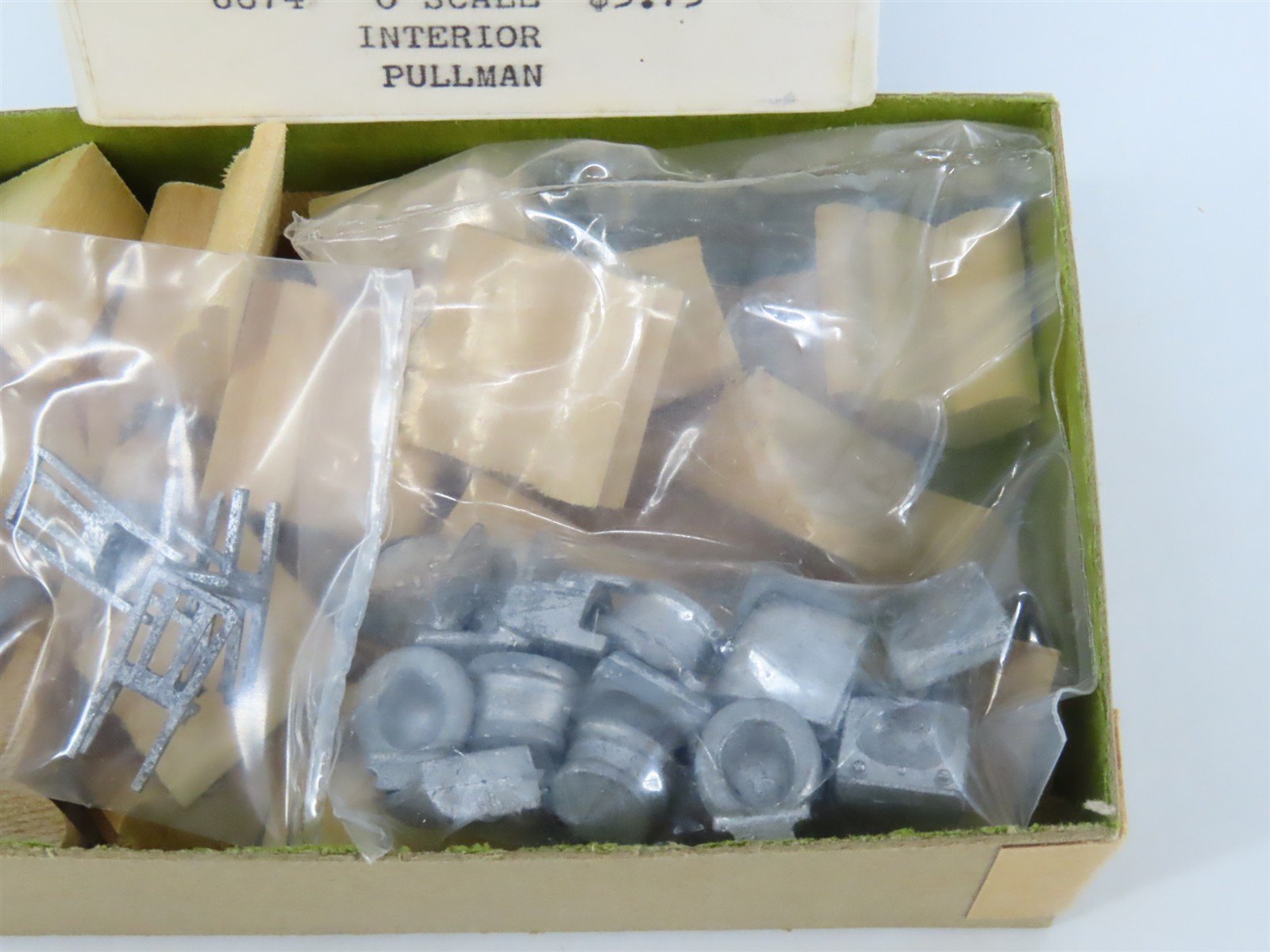 O 1/48 Scale Walthers U674 Pullman Passenger Interior Detailing Kit