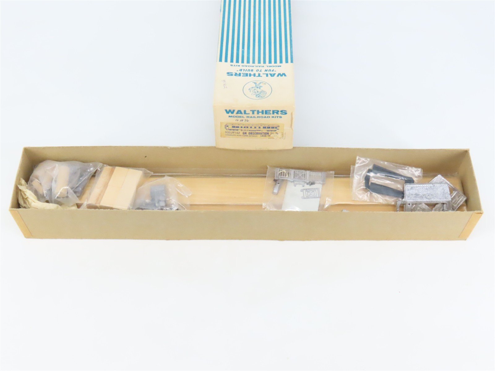 O Scale 2-Rail Walthers Kit #933J9162 Undecorated GN Observation Passenger Car