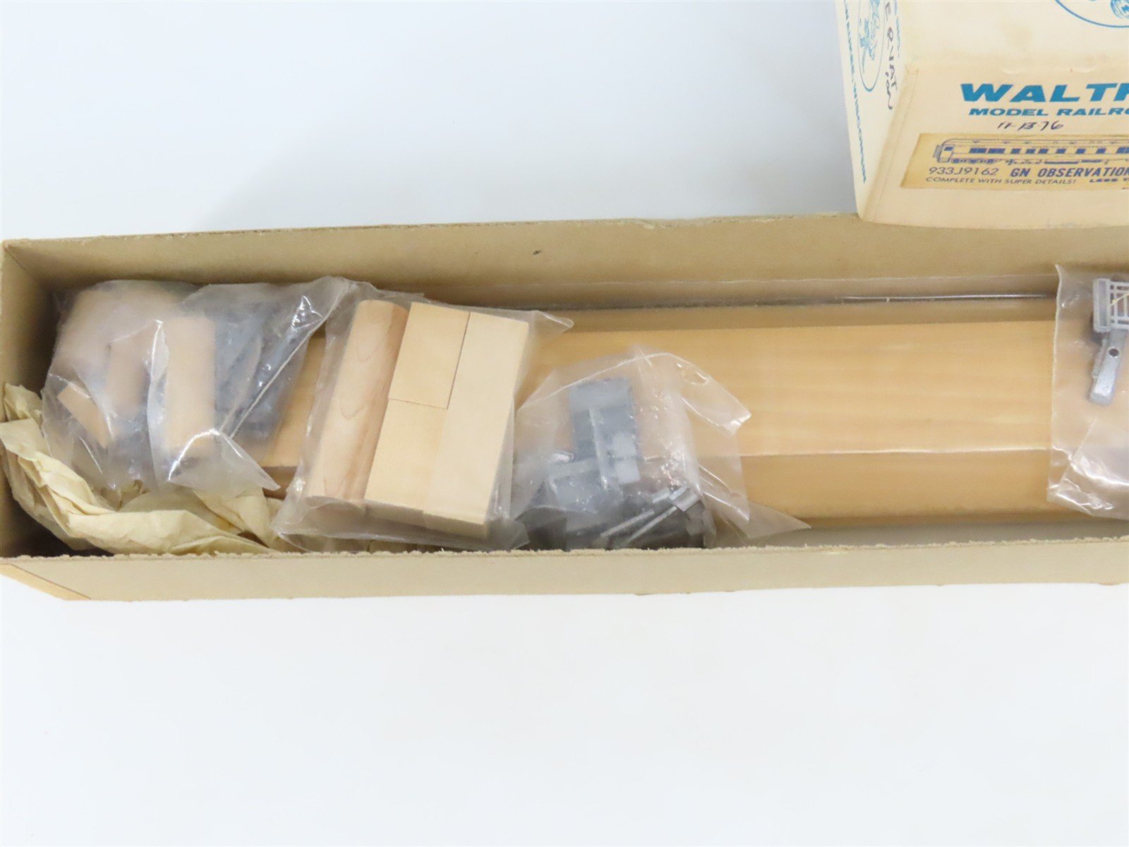 O Scale 2-Rail Walthers Kit #933J9162 Undecorated GN Observation Passenger Car