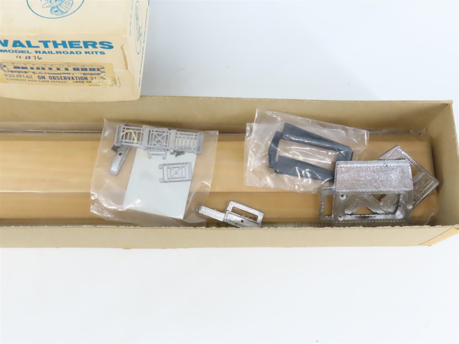O Scale 2-Rail Walthers Kit #933J9162 Undecorated GN Observation Passenger Car