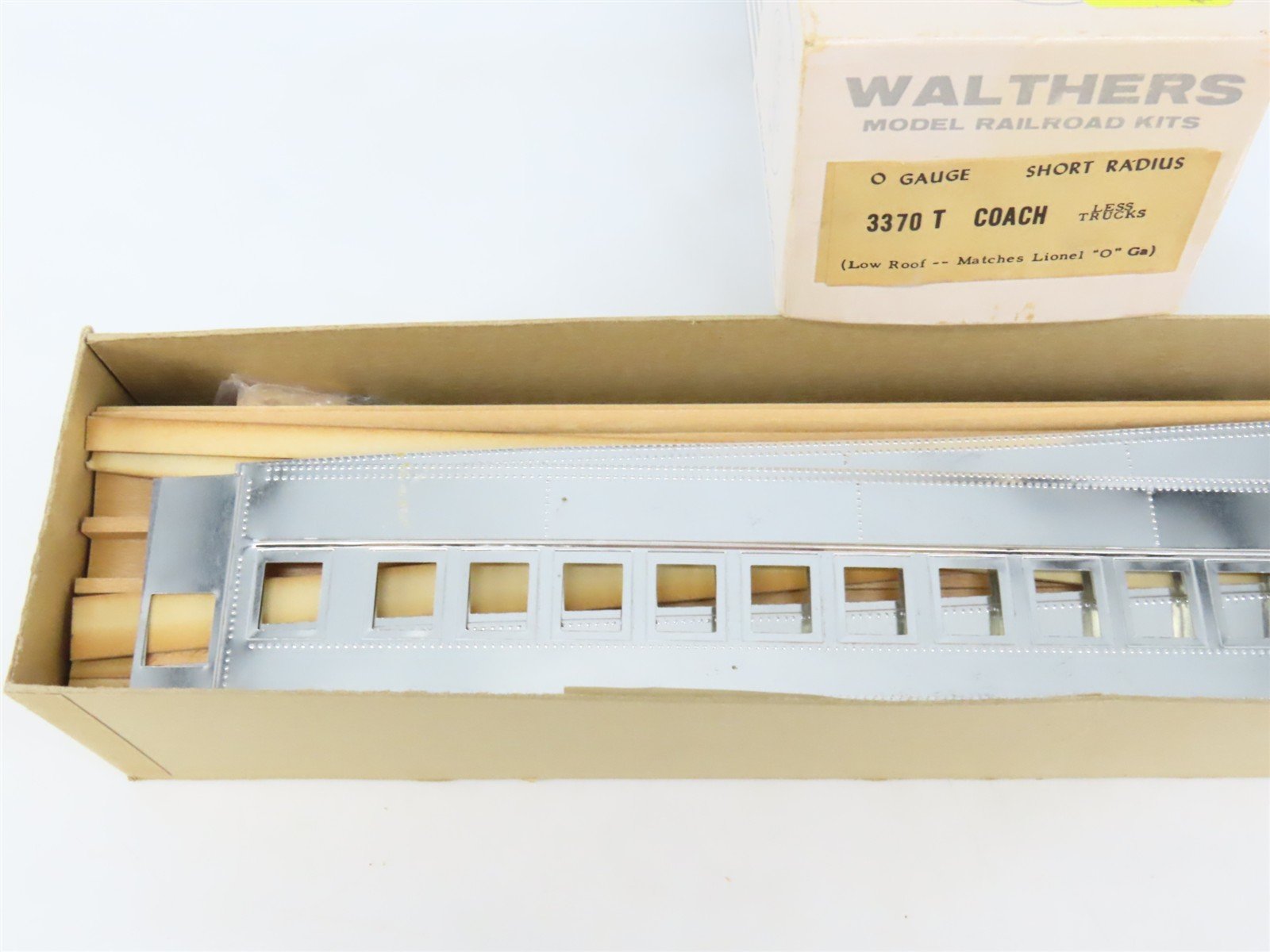 O Scale 2-Rail Walthers Kit #3370T Undecorated Coach Passenger Car