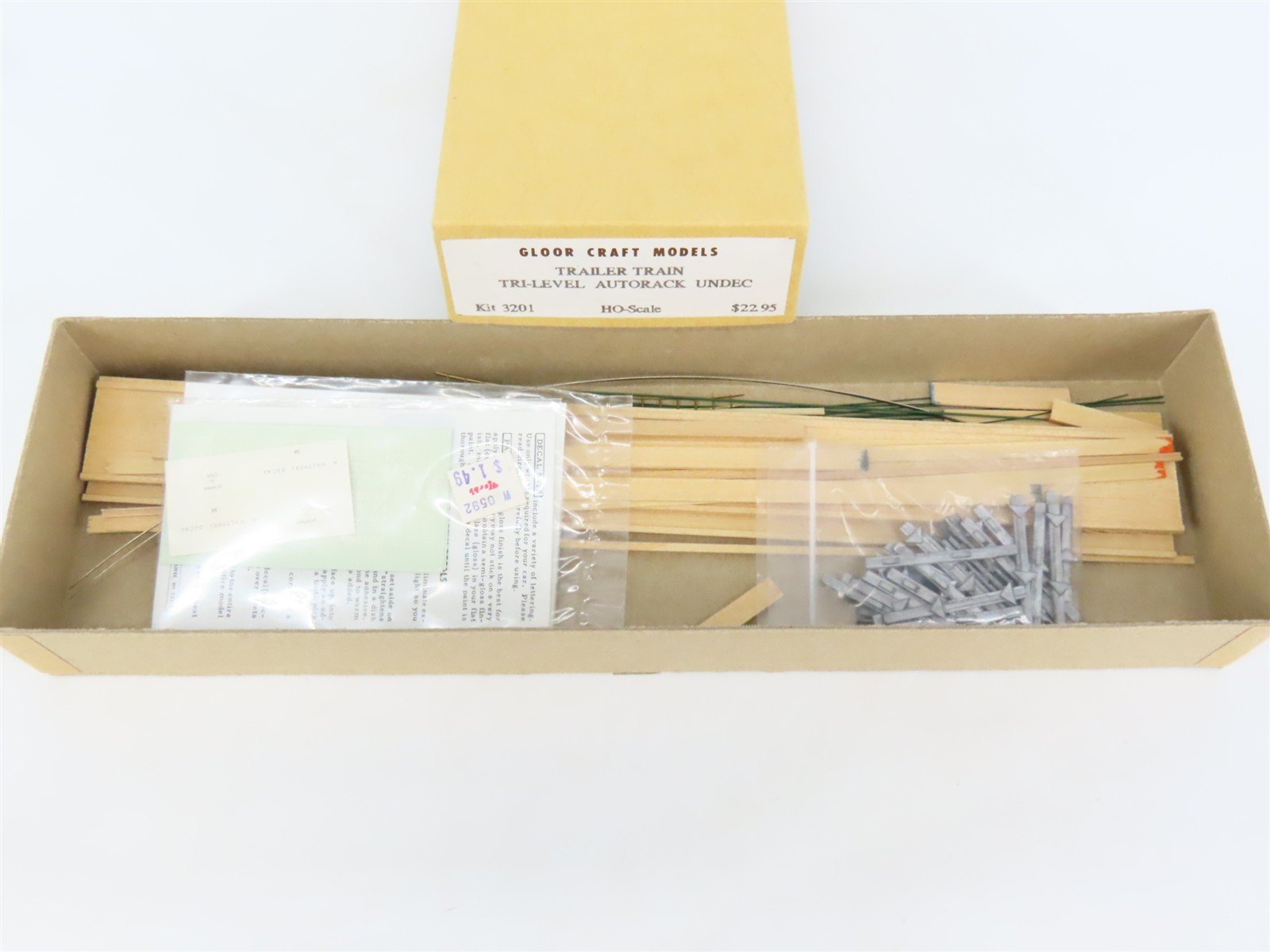 HO Scale Gloor Craft 3201 Undecorated Trailer Train Tri-Level Autorack Kit
