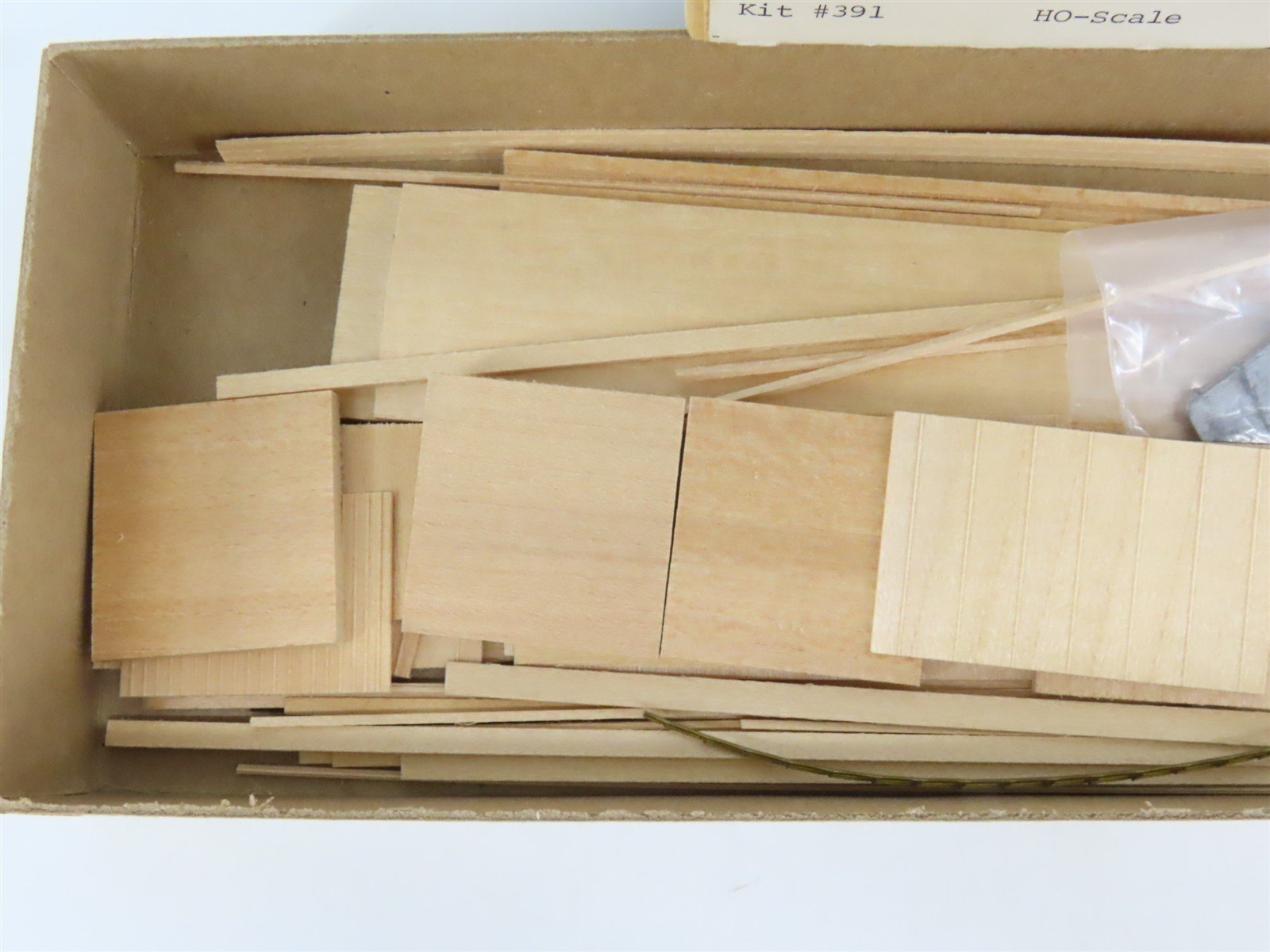 HO Scale Gloor Craft 391 ATSF Santa Fe 50' Fe-27 Auto Boxcar Kit