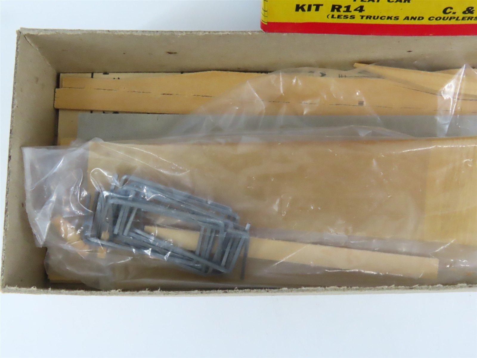 HO Scale Comet R14 CNW Chicago Northwestern Flatcar Kit