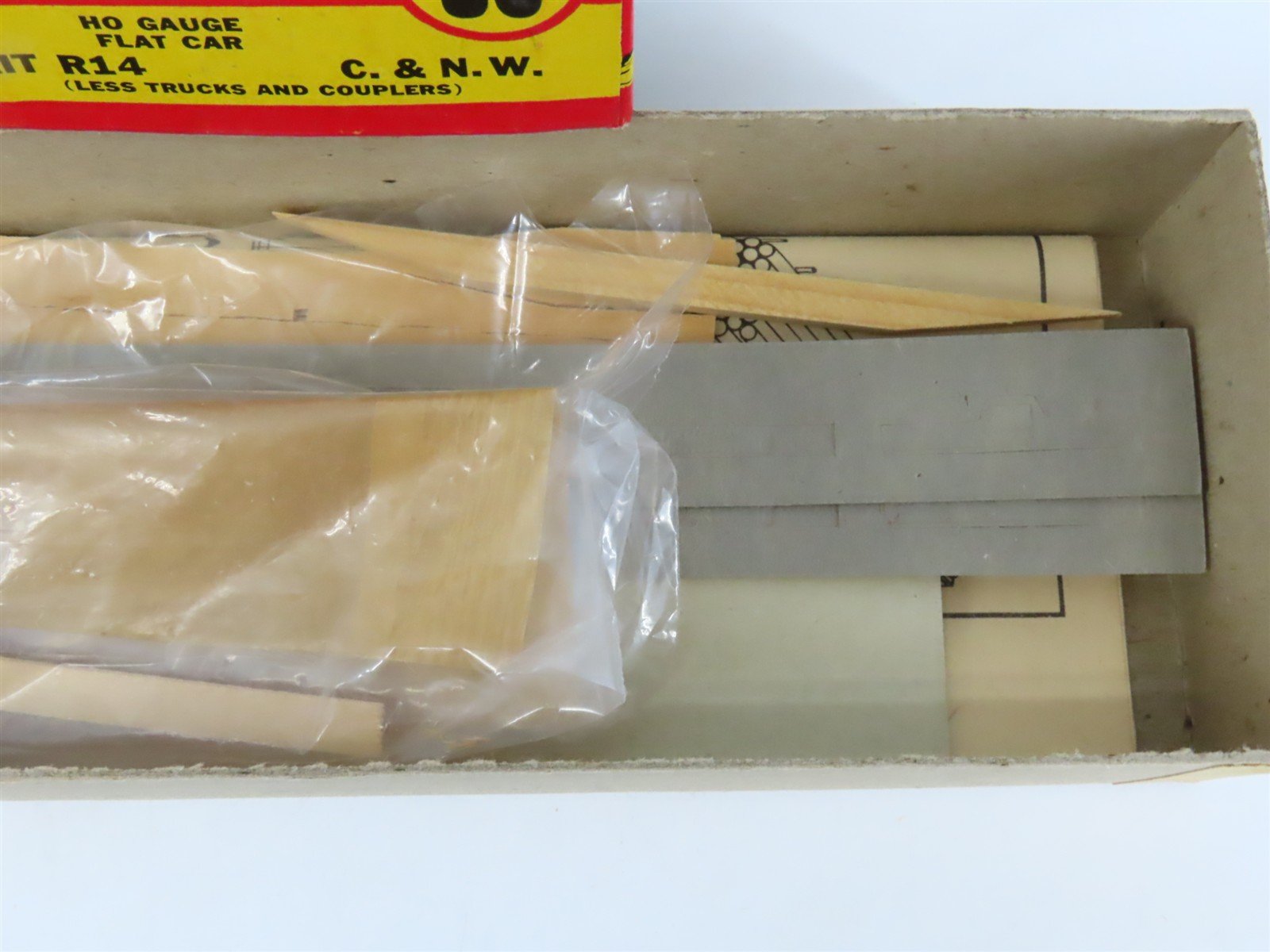 HO Scale Comet R14 CNW Chicago Northwestern Flatcar Kit