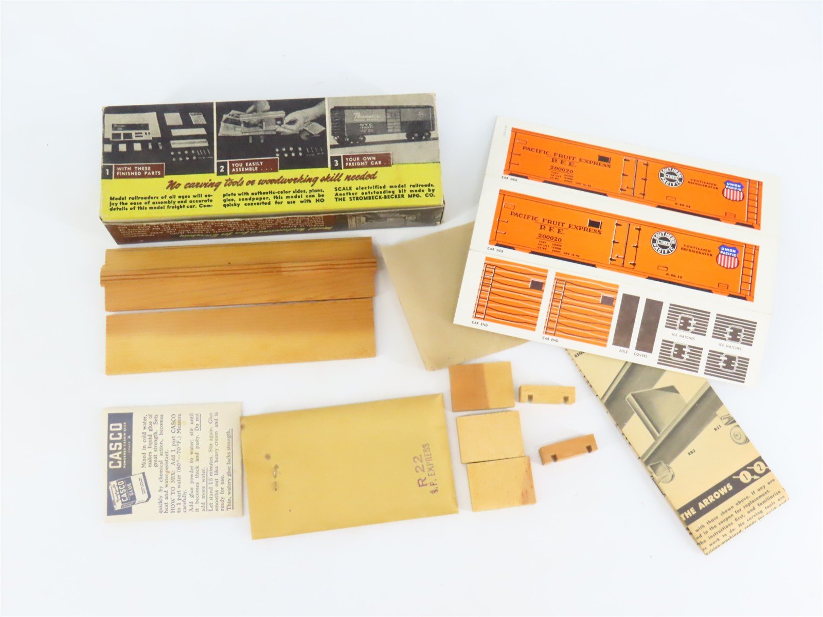 HO Strom Becker R-22 SP Southern Pacific PFE Refrigerator Car #200020 Kit