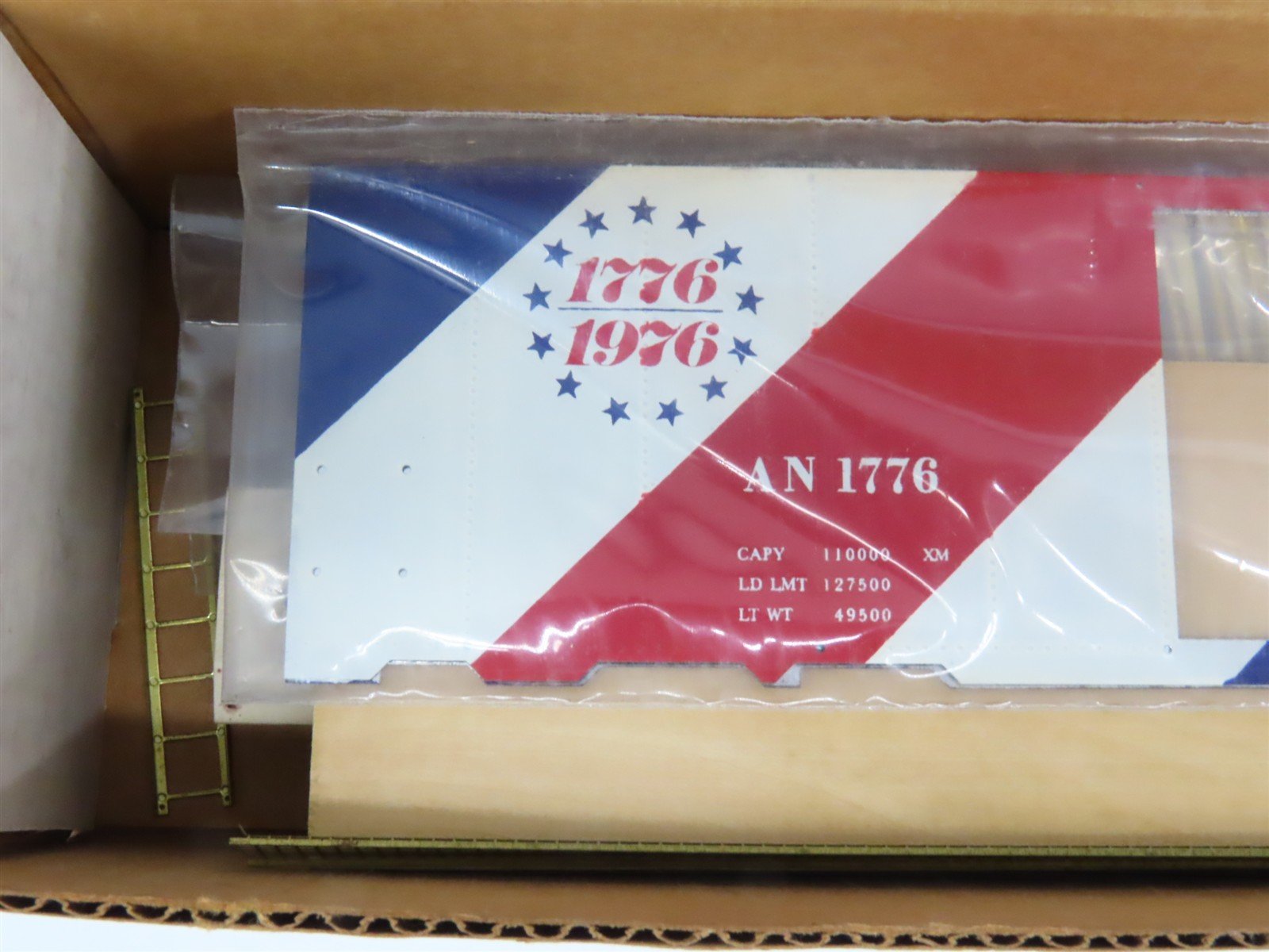O Scale 2-Rail All-Nation AN Bi-Centennial Boxcar #1776 Kit