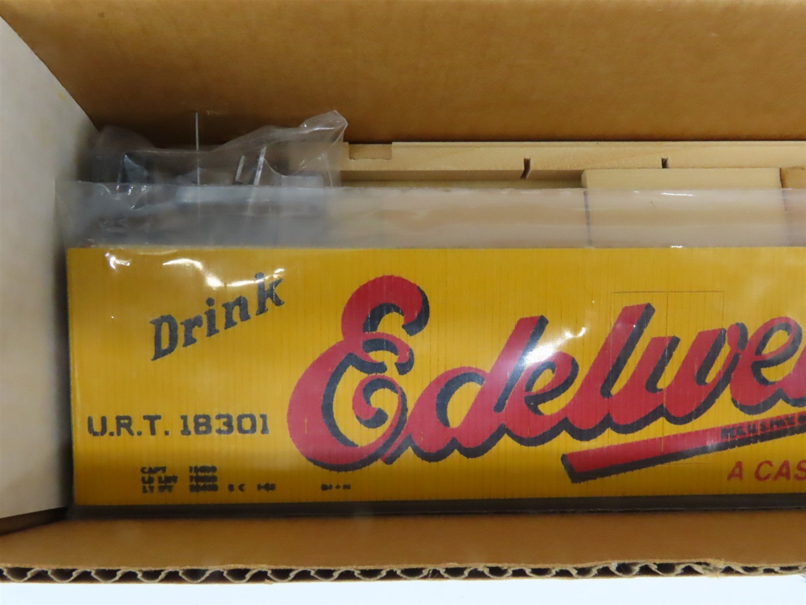 O Scale 2-Rail All-Nation 5418 URT Edelweis Wood Reefer Car #18301 Kit