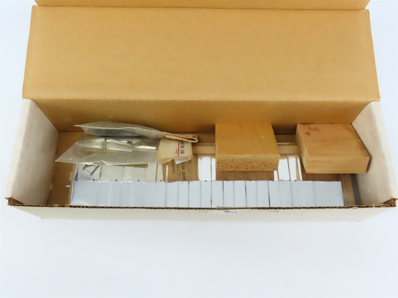 O Scale 2-Rail All-Nation 3700 Undecorated 40' Wood Sheathed Boxcar Kit