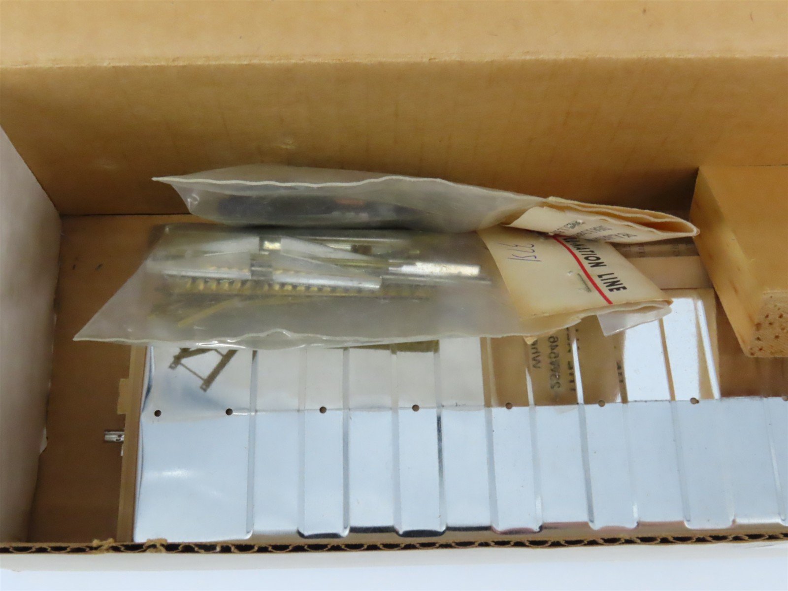 O Scale 2-Rail All-Nation 3700 Undecorated 40' Wood Sheathed Boxcar Kit