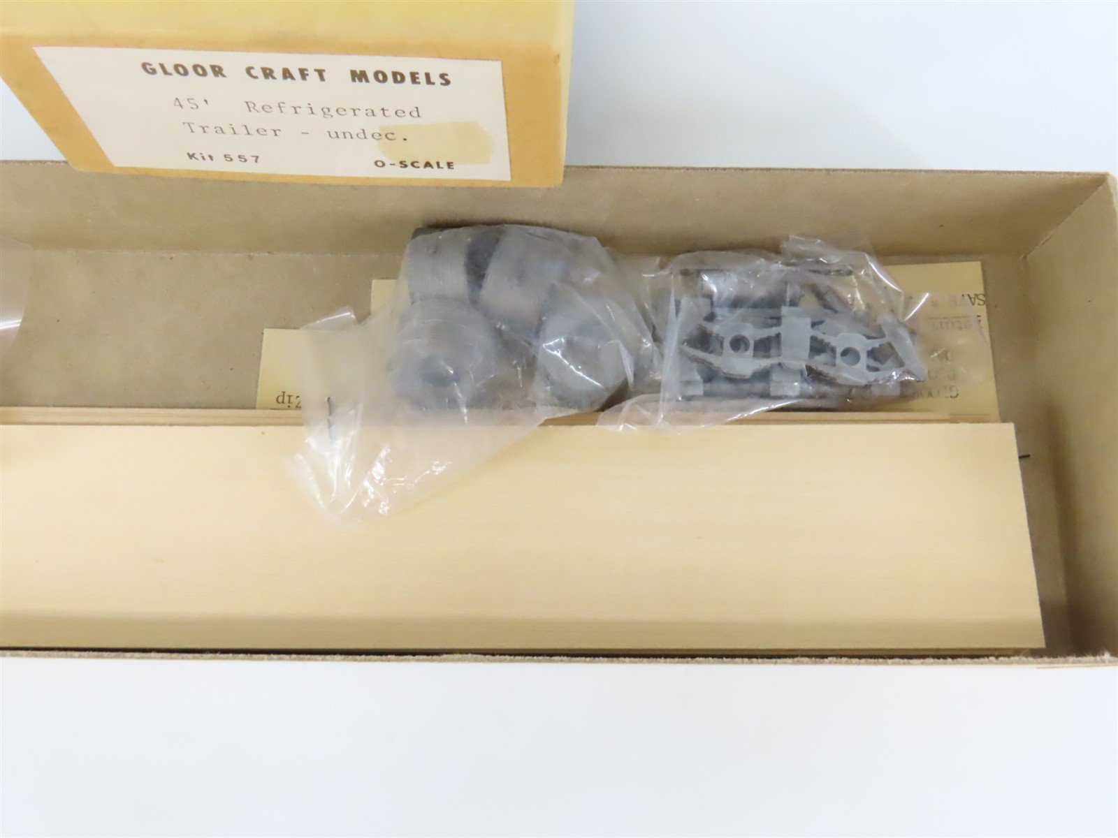 O Scale 2-Rail Gloor Craft 557 Undecorated 45' Refrigerated Trailer Kit