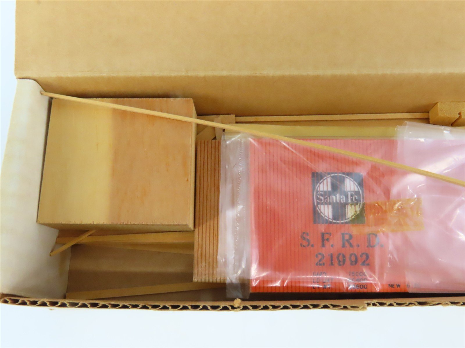 O Scale 2-Rail Mainline Models SFRD Santa Fe 40' Standard Reefer #21992 Kit