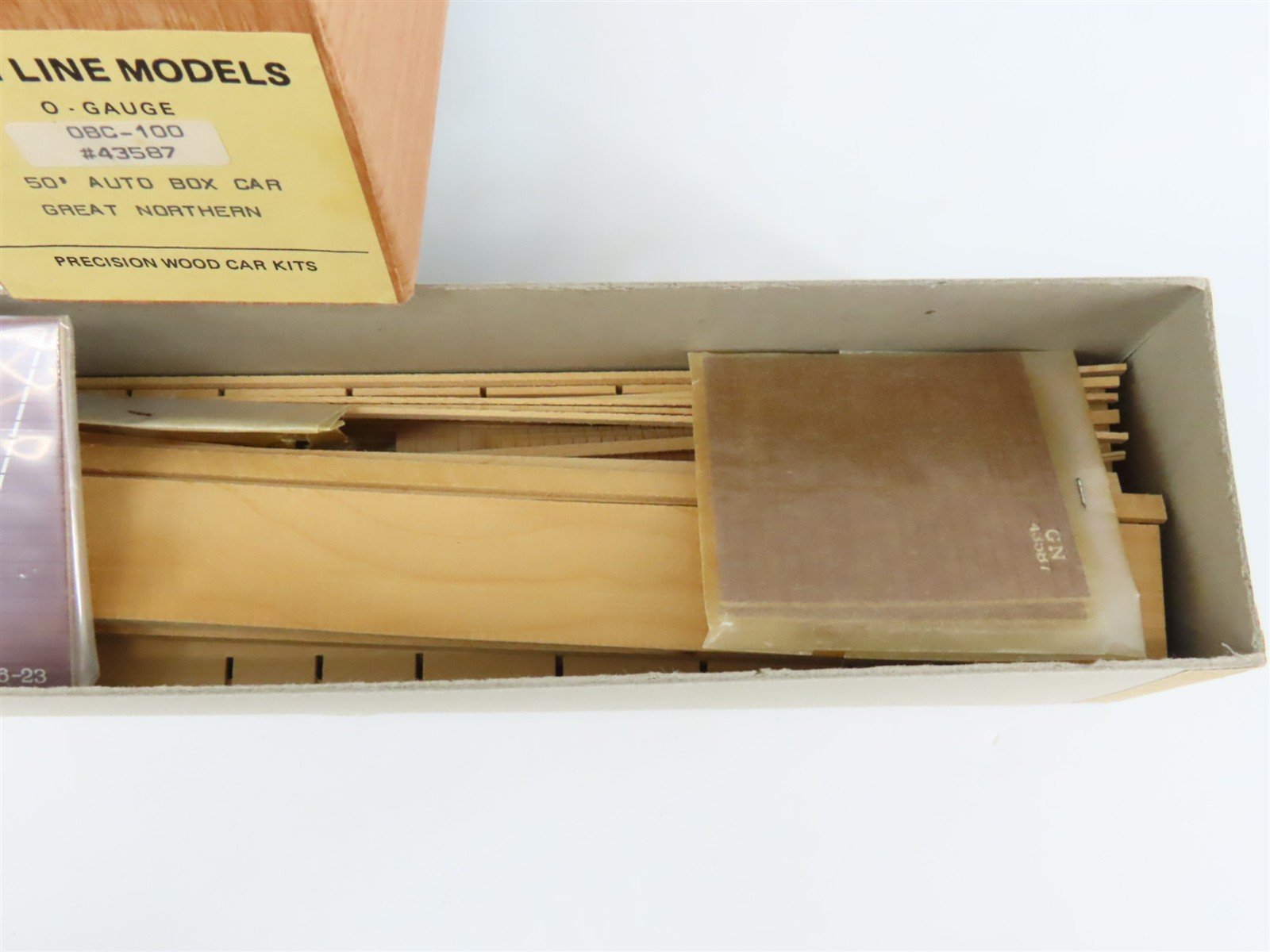 O 2-Rail Mainline Models OBC-100 GN Great Northern 50' Auto Boxcar #43587 Kit