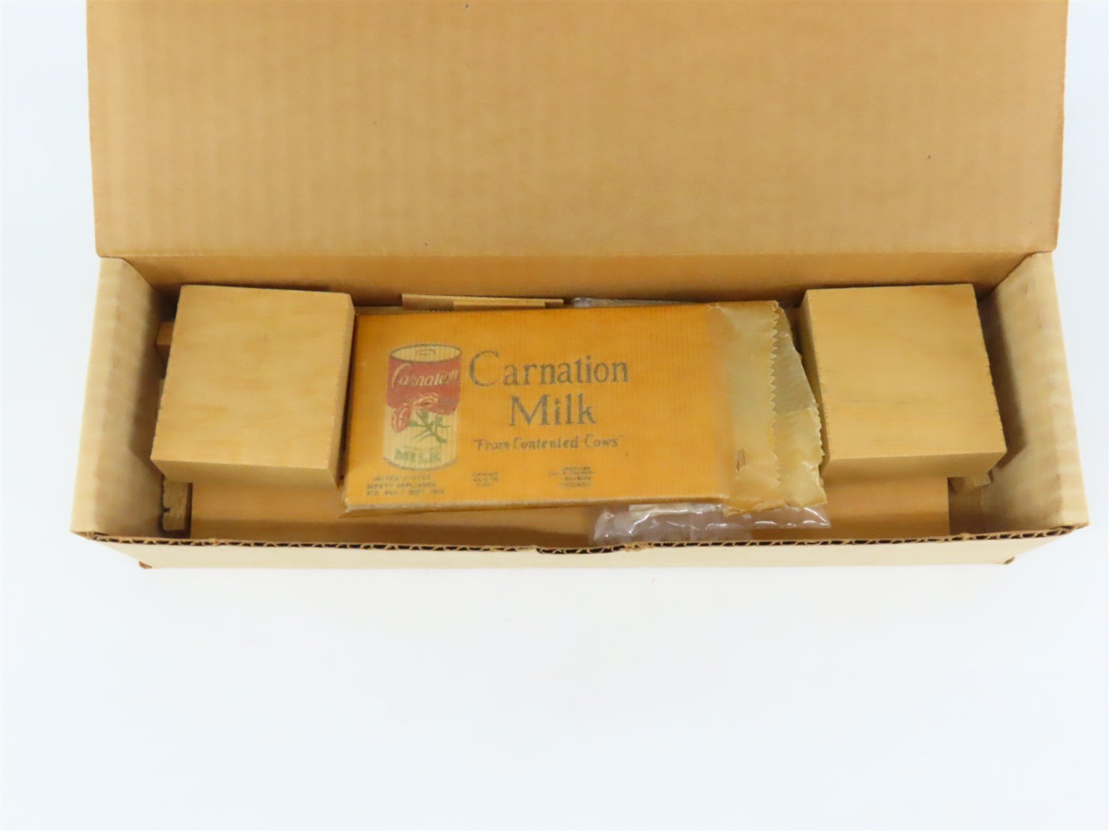 O Scale 2-Rail Mainline OR-6 Carnation Milk 36' Wood Reefer #23097 Kit