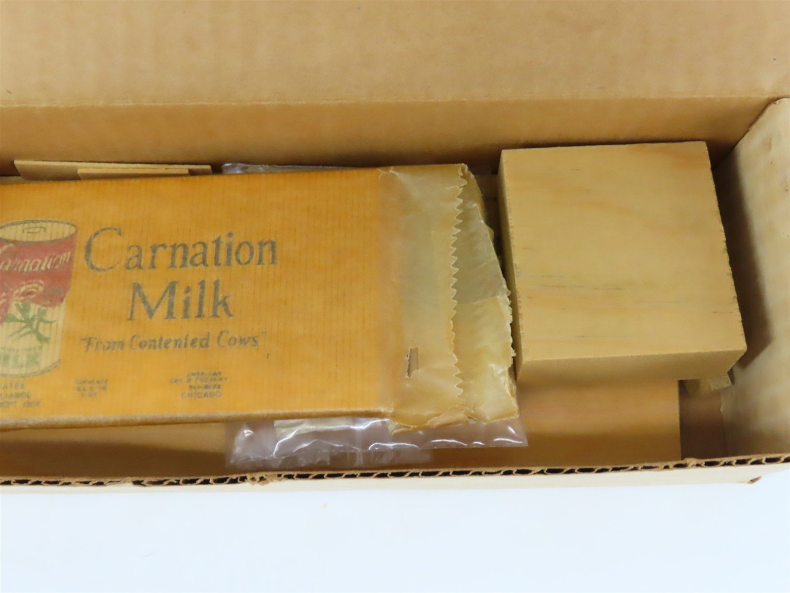 O Scale 2-Rail Mainline OR-6 Carnation Milk 36' Wood Reefer #23097 Kit